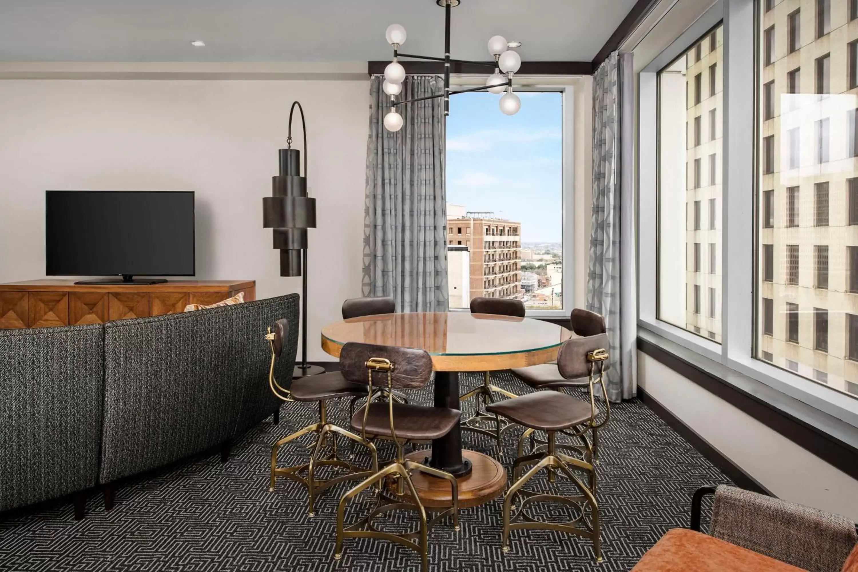 Living room, Seating Area in Troubadour Hotel New Orleans, Tapestry Collection By Hilton