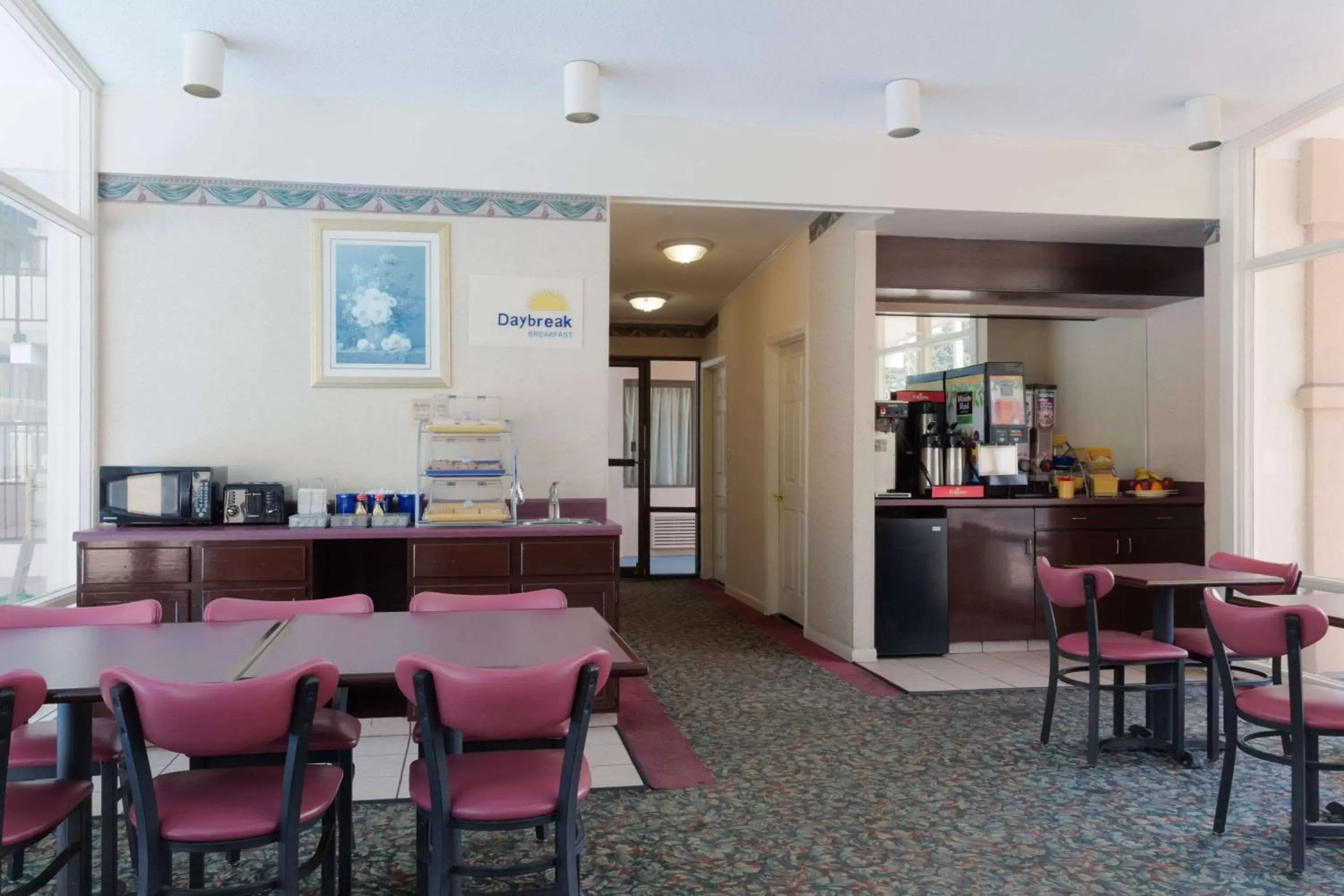 Restaurant/Places to Eat in Days Inn by Wyndham Raleigh South