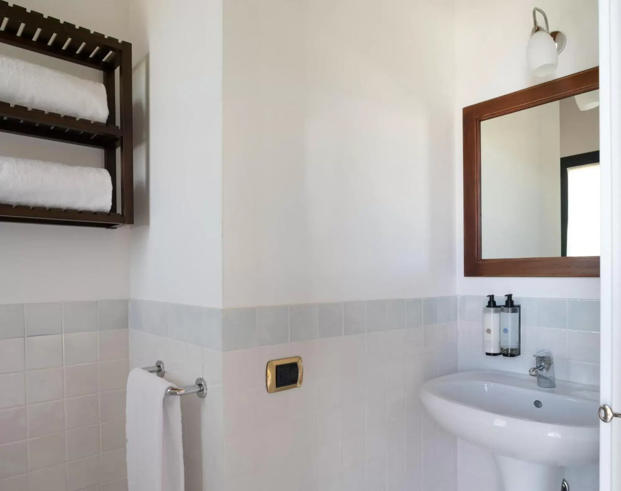 Bathroom in Le Terrazze sul Lago Hotel & Residence