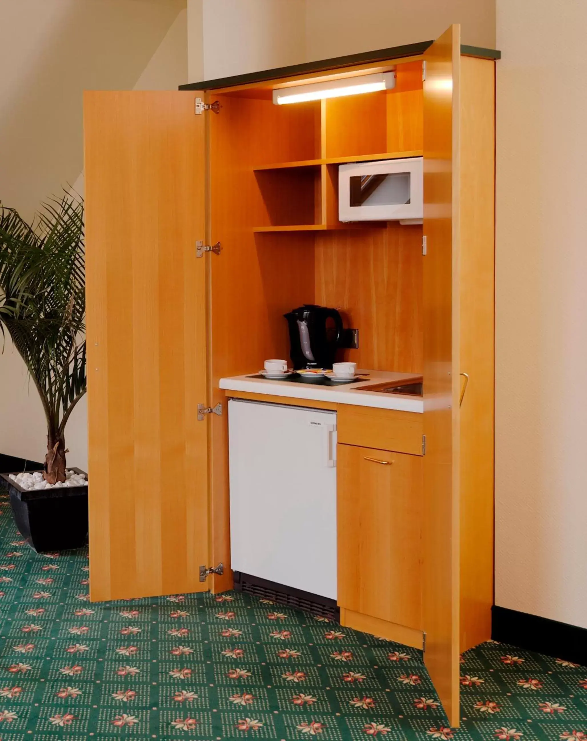 Coffee/tea facilities, Kitchen/Kitchenette in Balance Hotel Leipzig Alte Messe