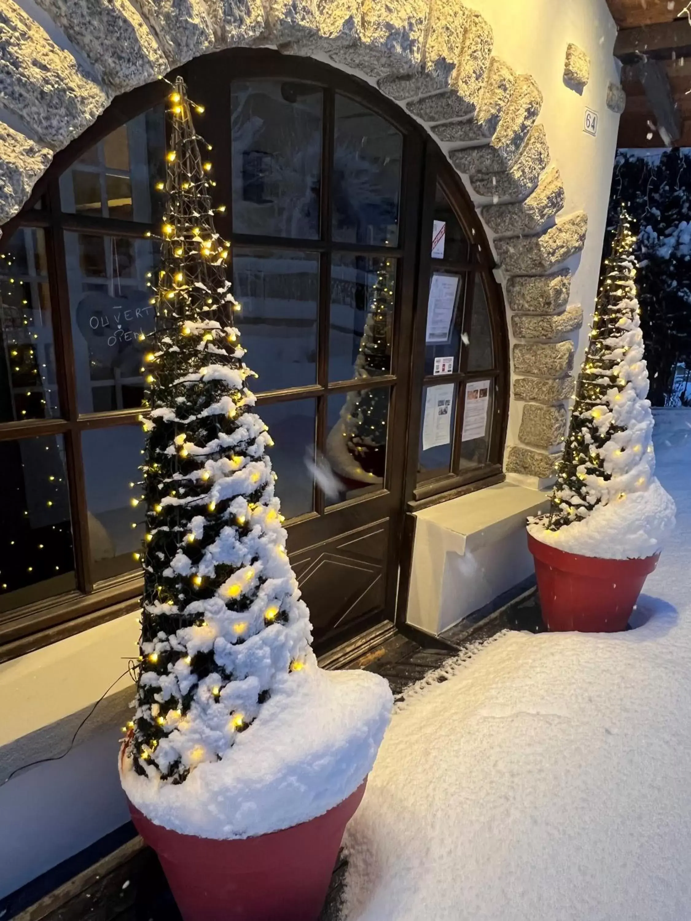 Facade/entrance in Coeur des Neiges