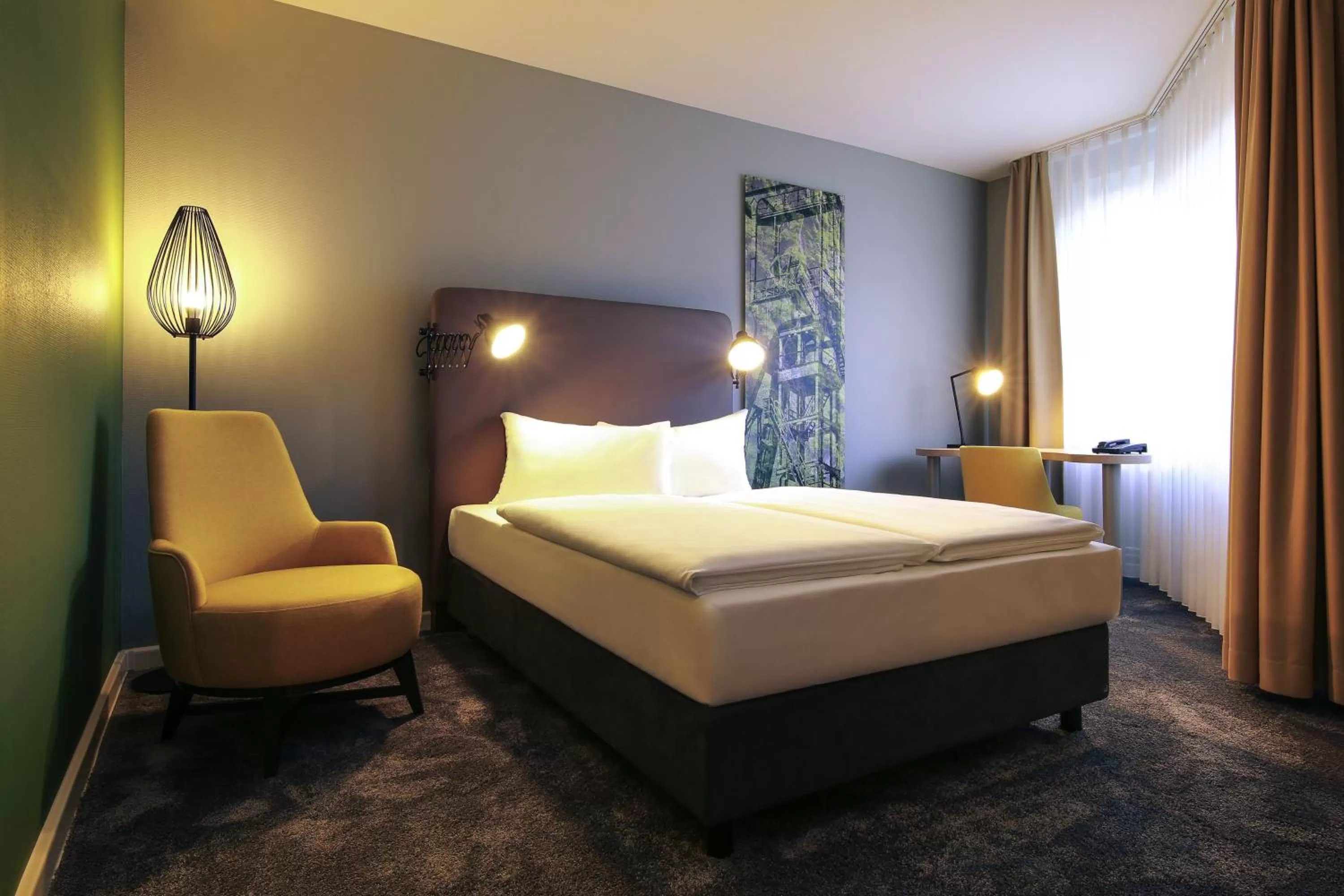 Photo of the whole room, Bed in Mercure Hotel Plaza Essen