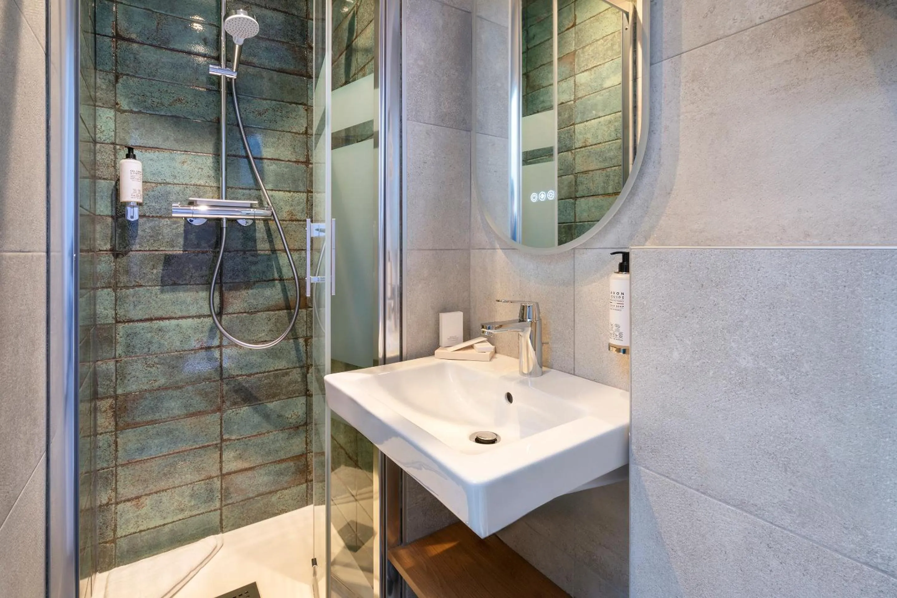 Shower in Hotel Apolonia Paris Mouffetard, Sure Hotel Collection by Best Western