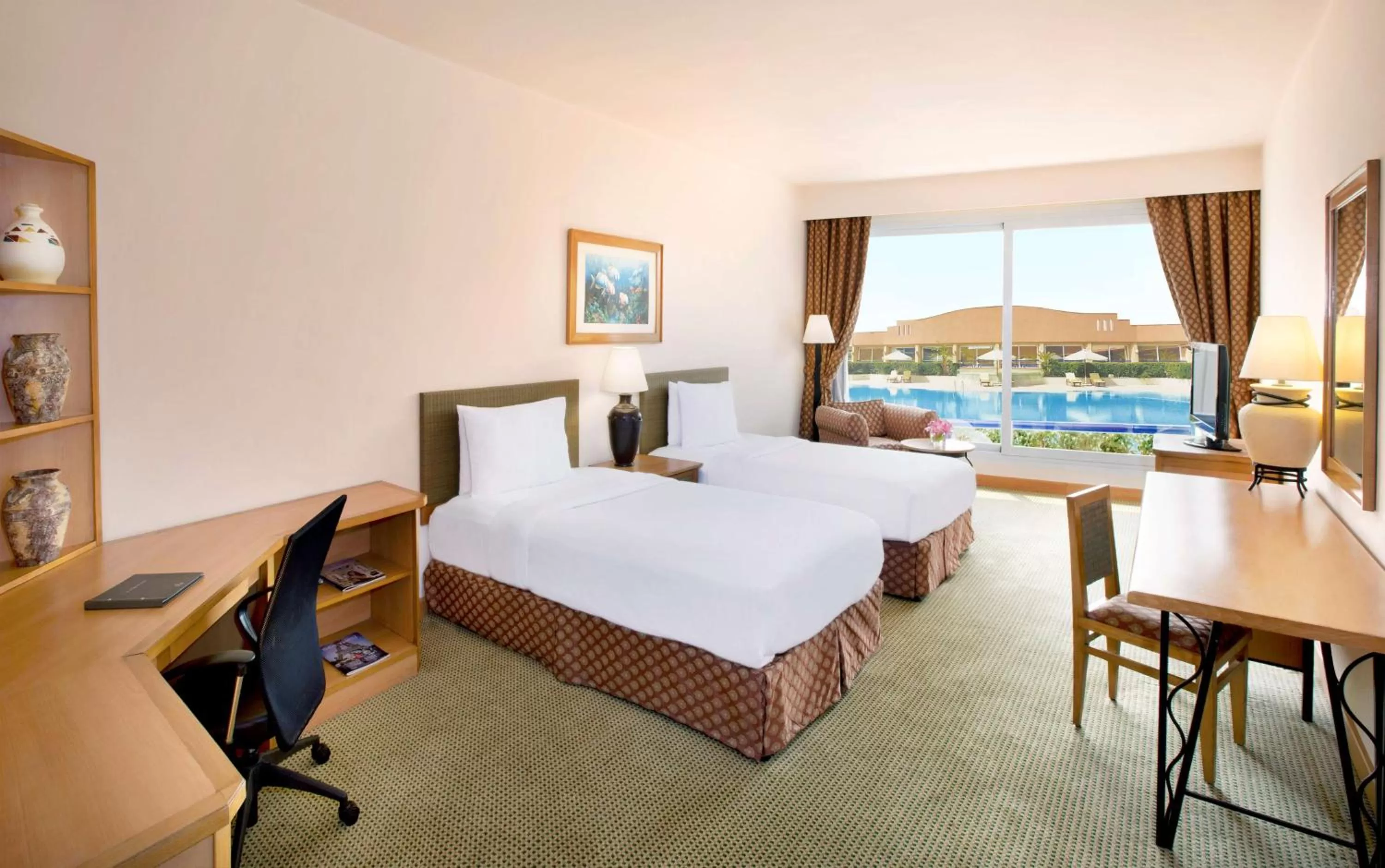 Bed in Hilton Alexandria Green Plaza