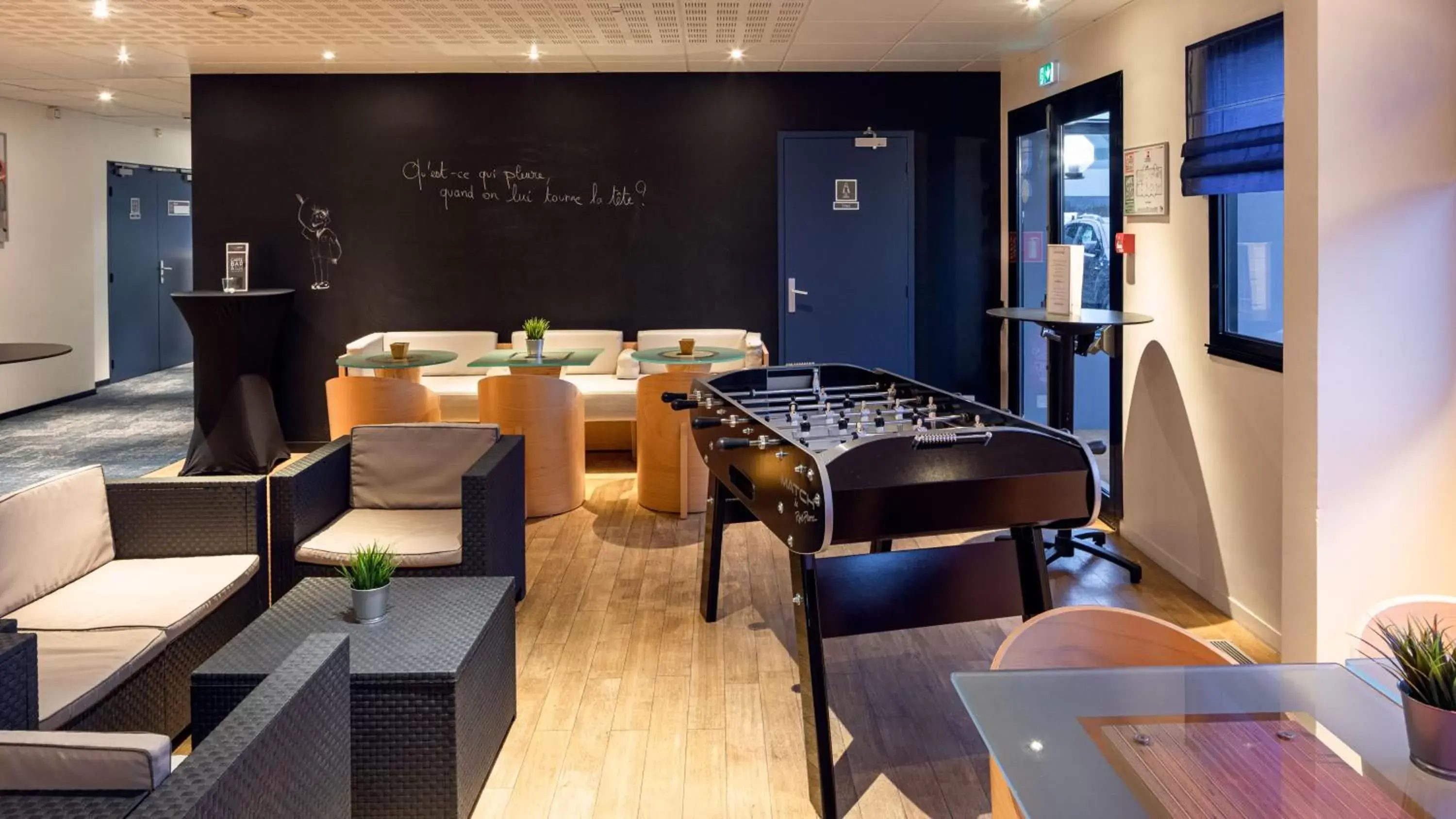 Lounge or bar, Restaurant/Places to Eat in ibis Quimperle