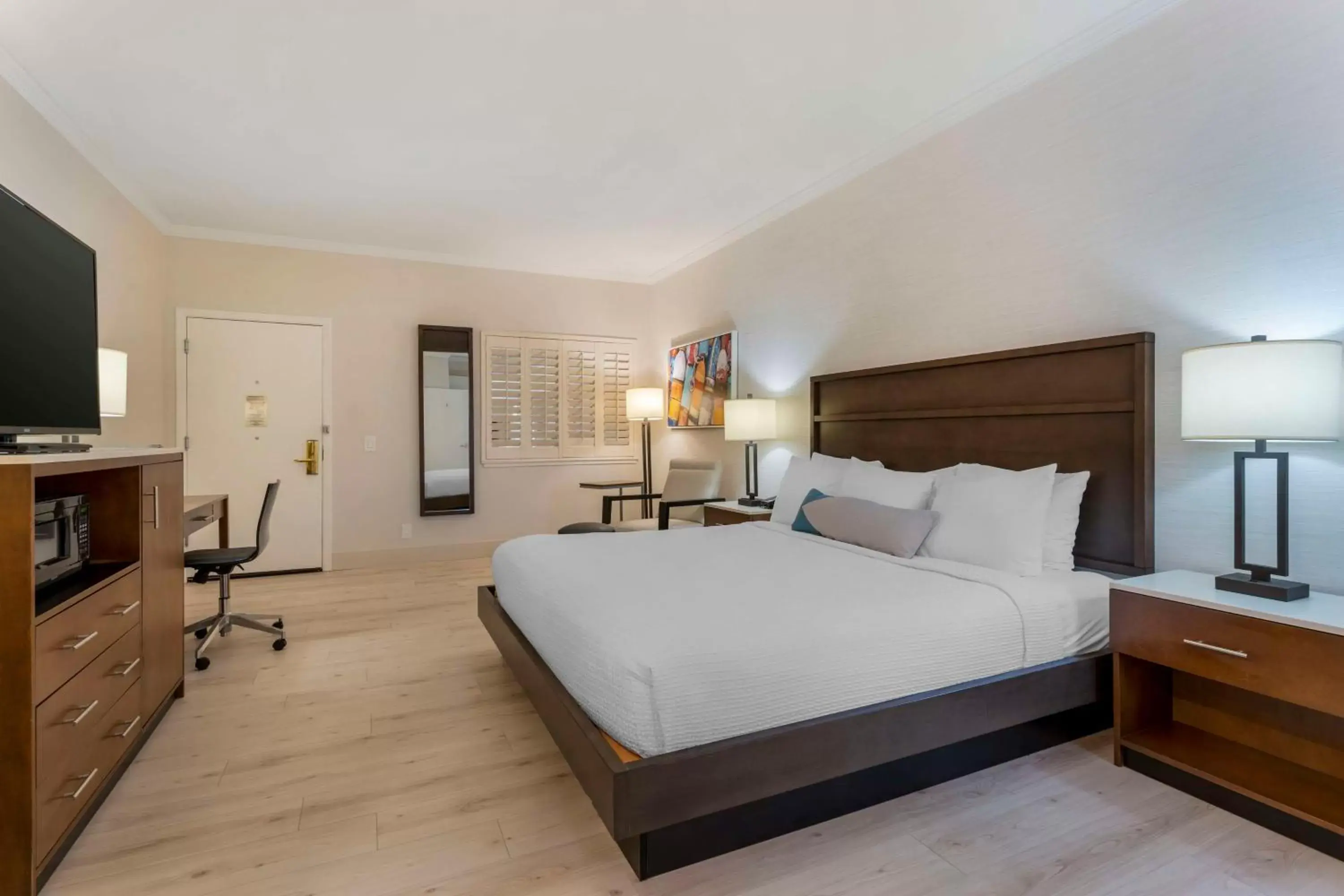 Bedroom, Bed in Best Western Plus All Suites Inn