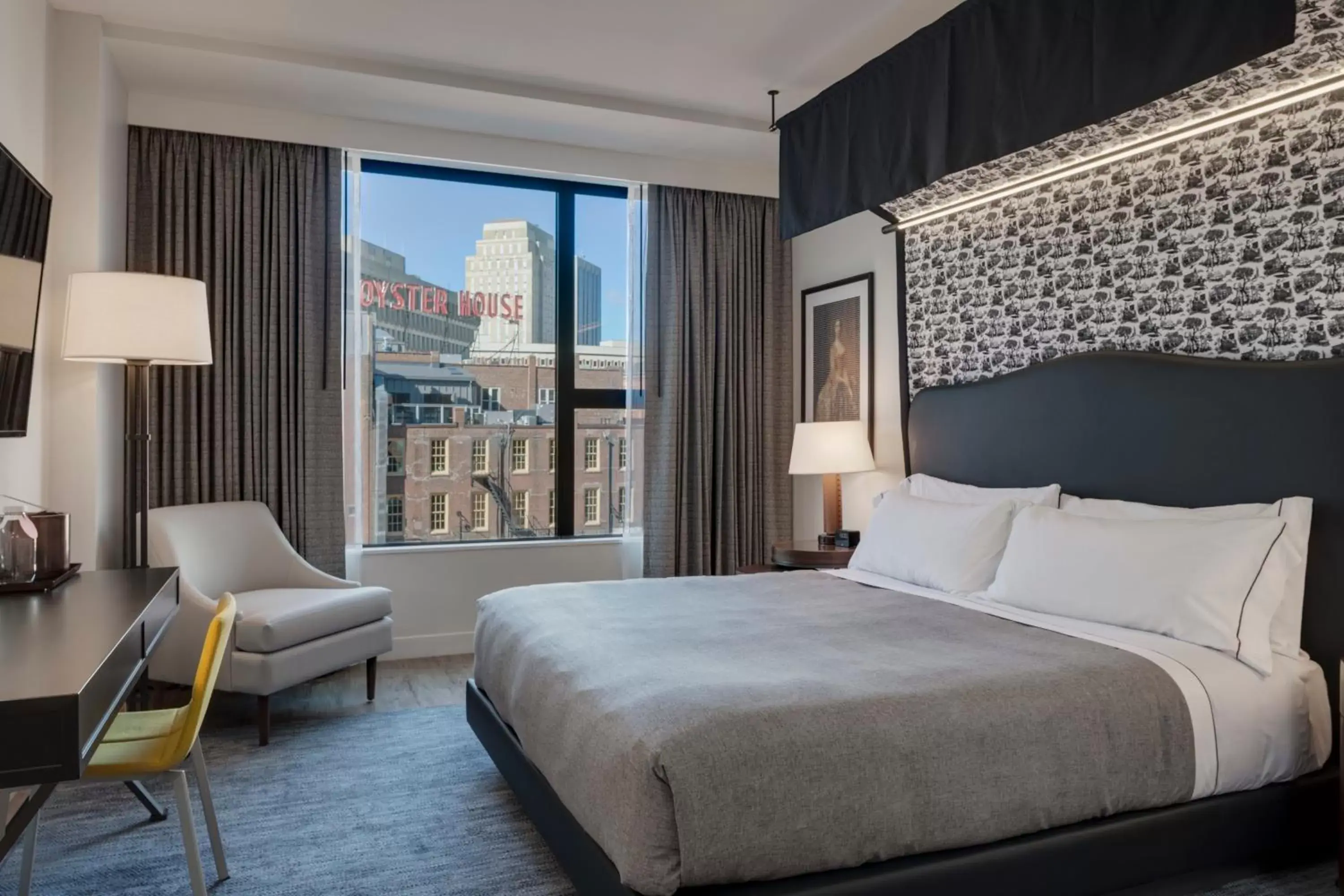 Photo of the whole room, Bed in Canopy By Hilton Boston Downtown