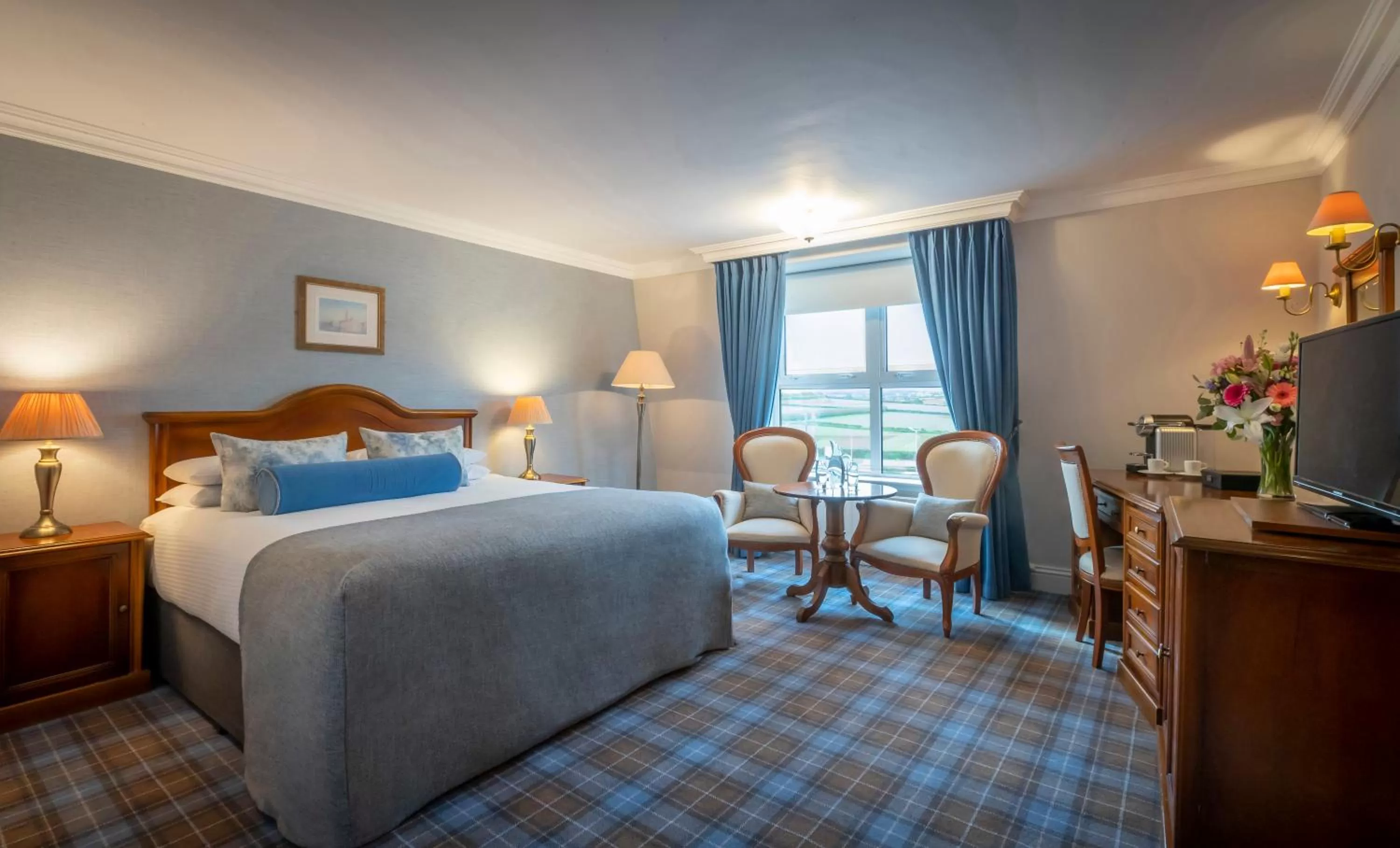 Photo of the whole room, Bed in Dingle Skellig Hotel