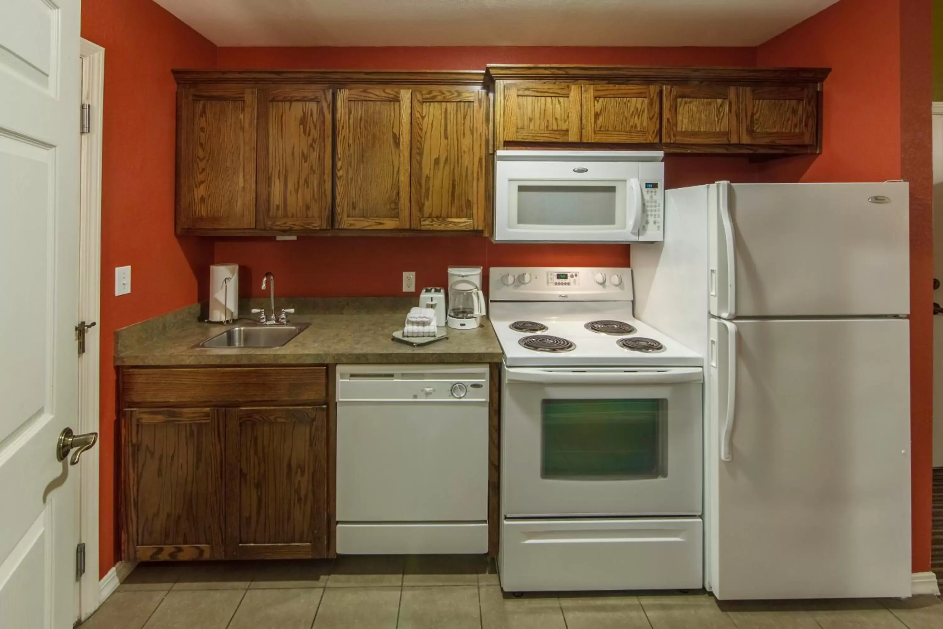 Photo of the whole room, Kitchen/Kitchenette in Holiday Inn Club Vacations Piney Shores Resort at Lake Conroe