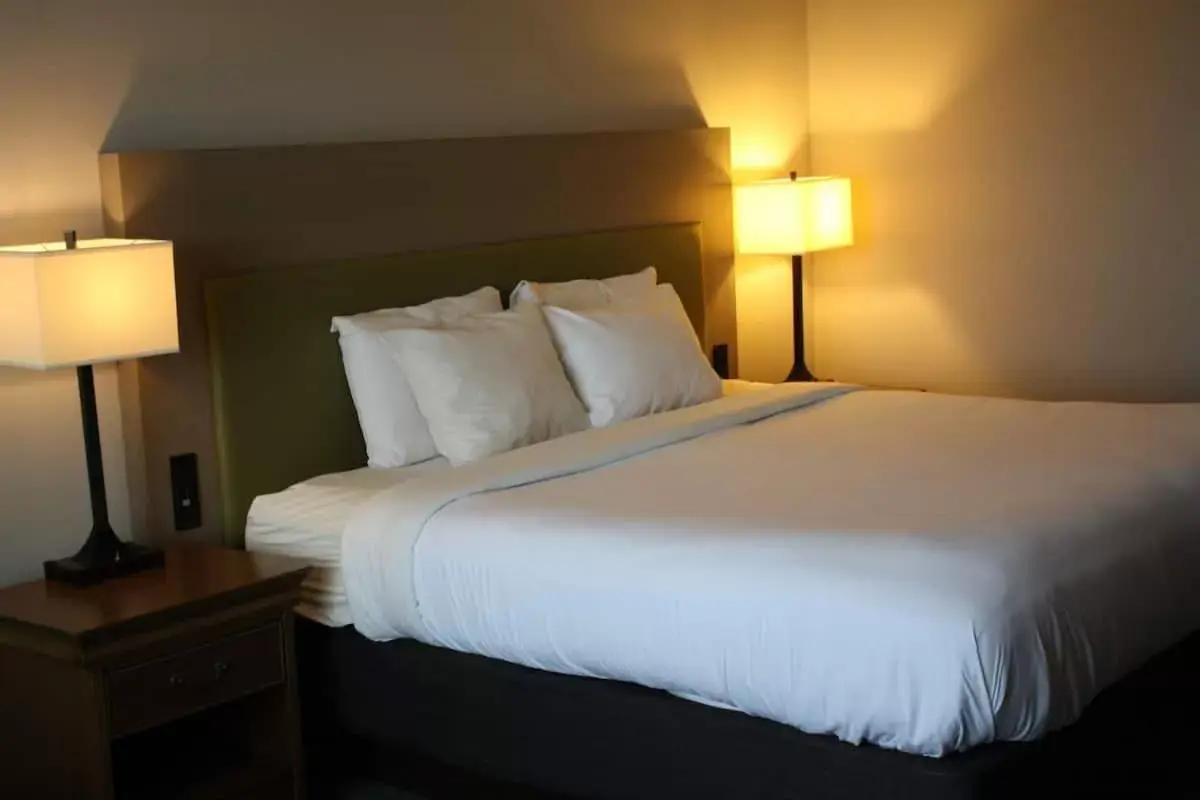 Bed in Country Inn & Suites by Radisson, Salina, KS