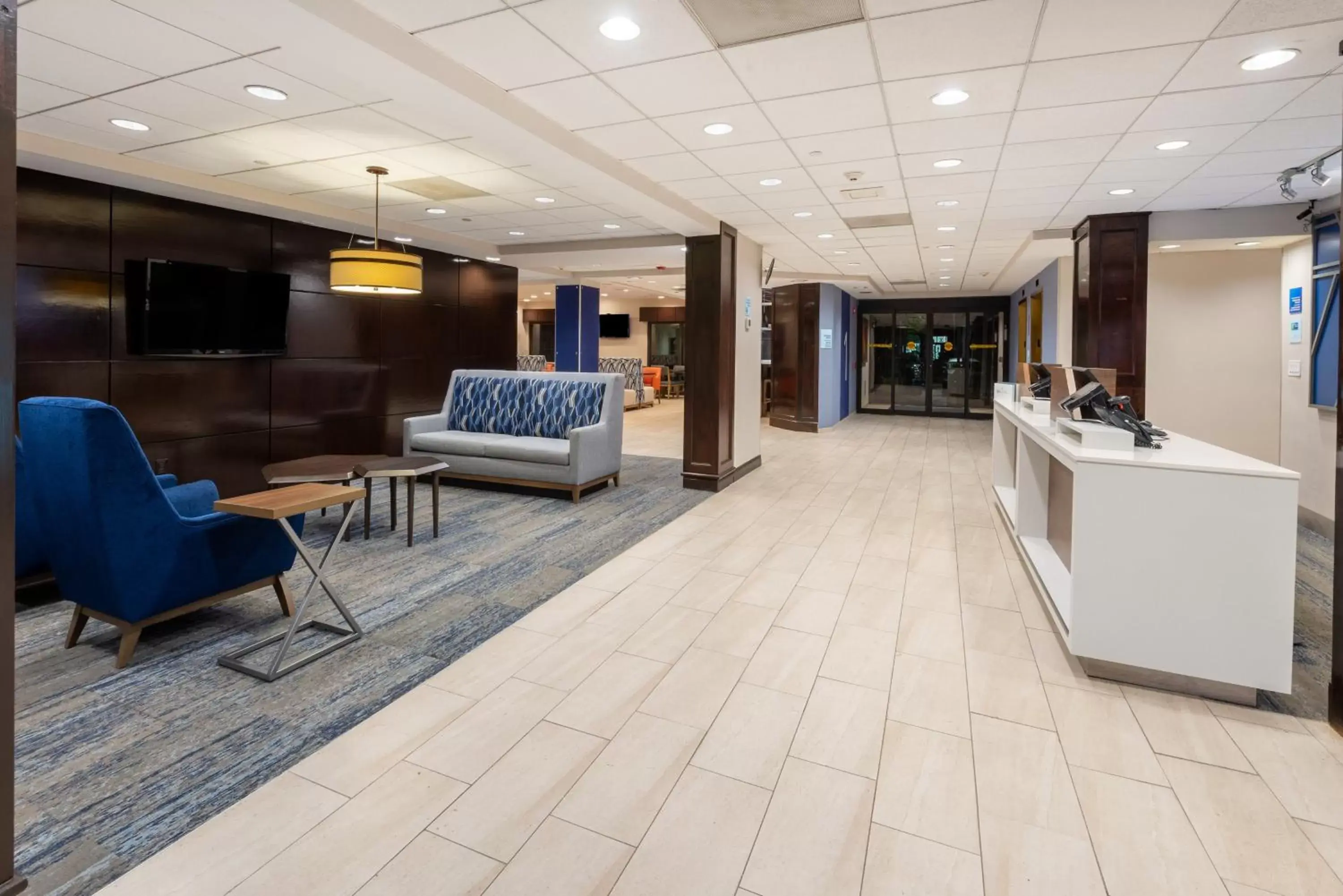 Property building in Holiday Inn Express Philadelphia NE-Bensalem by IHG Property building in Holiday Inn Express Philadelphia NE-Bensalem by IHG
