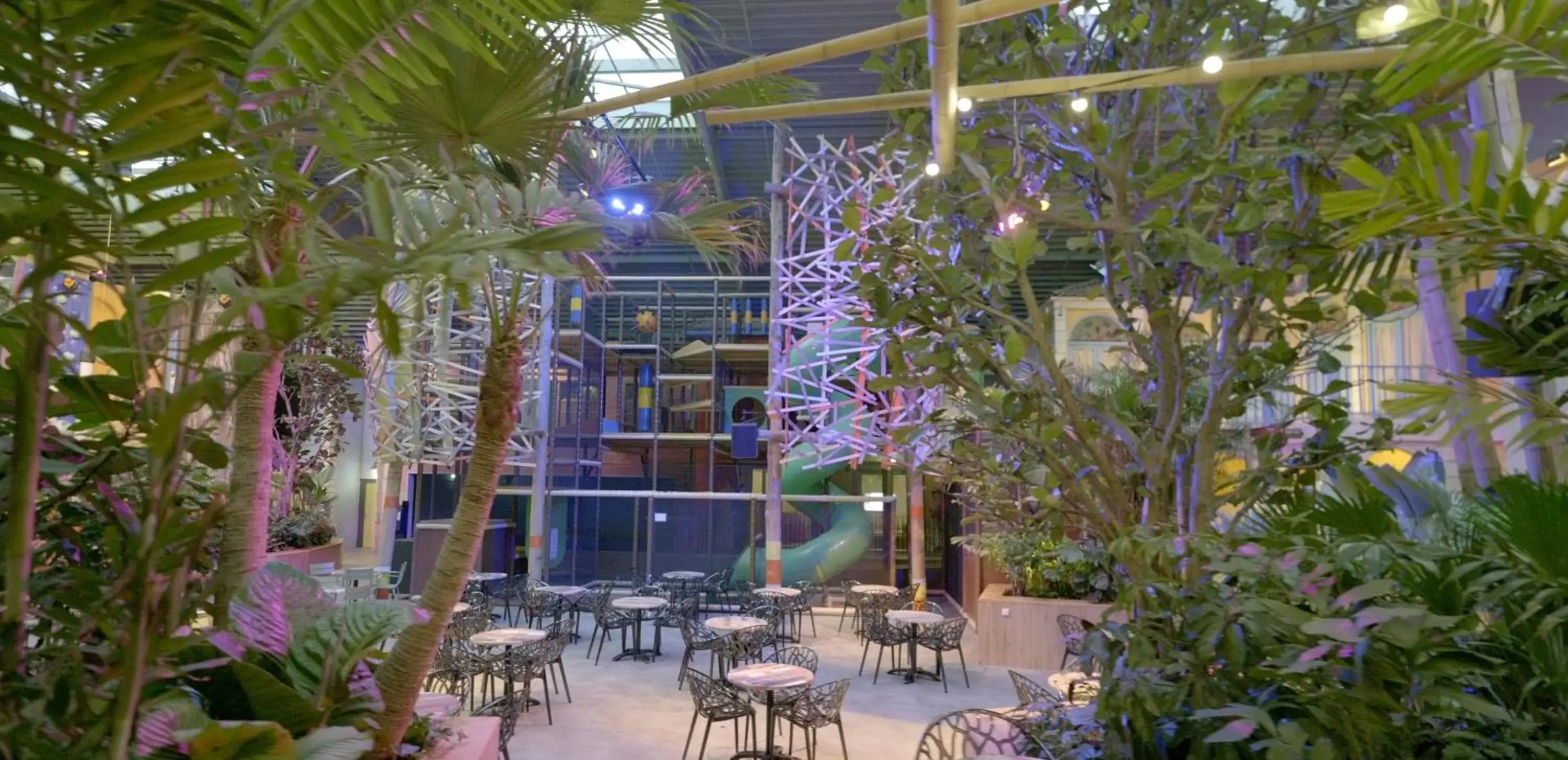 Property building, Restaurant/Places to Eat in Hotel Eemhof by Center Parcs