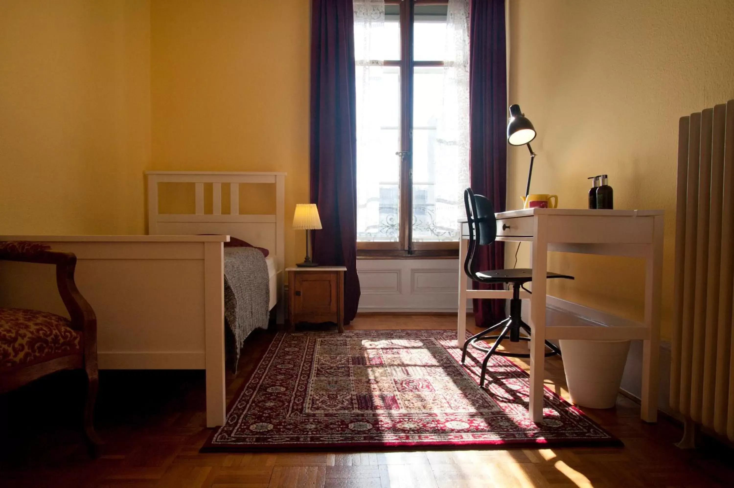 Bed, Seating Area in Pension Bienvenue (Women only)