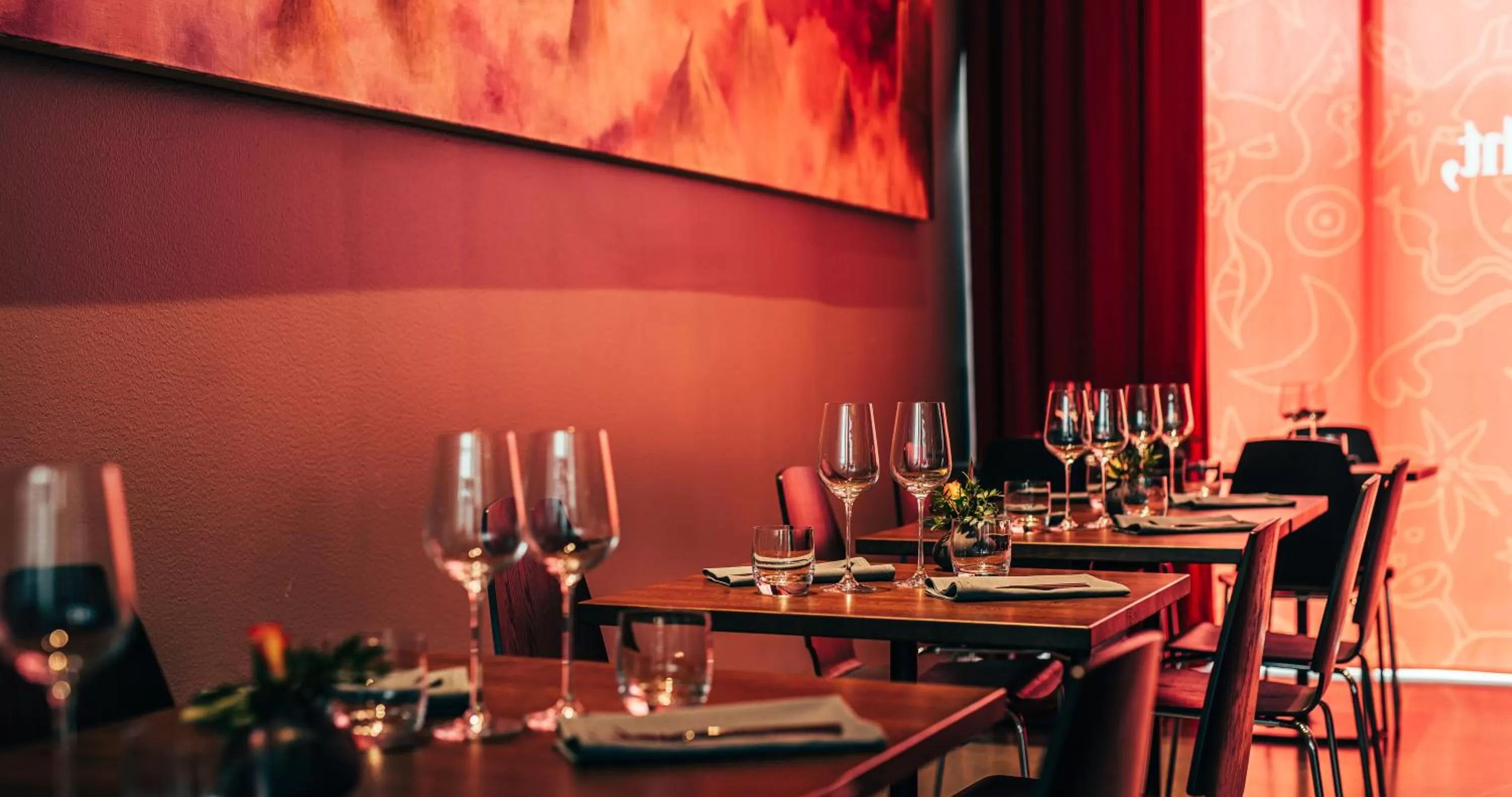 Restaurant/places to eat in Hotel AX