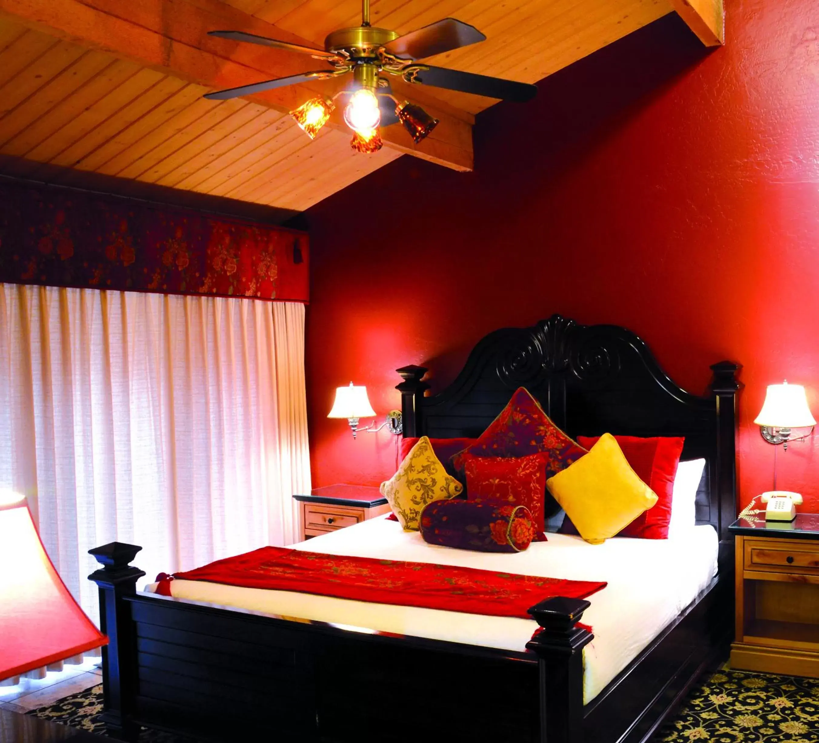 Bed, Room Photo in Junipine Resort