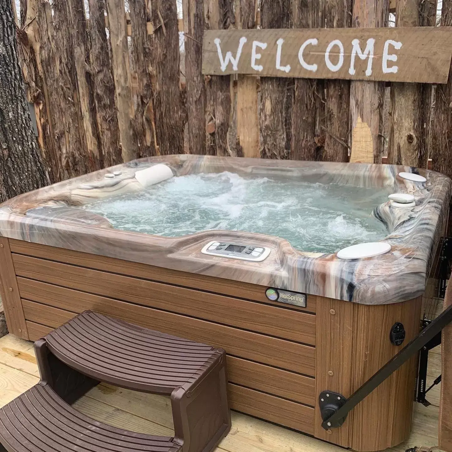 Hot Tub in Fox Pass Cabins