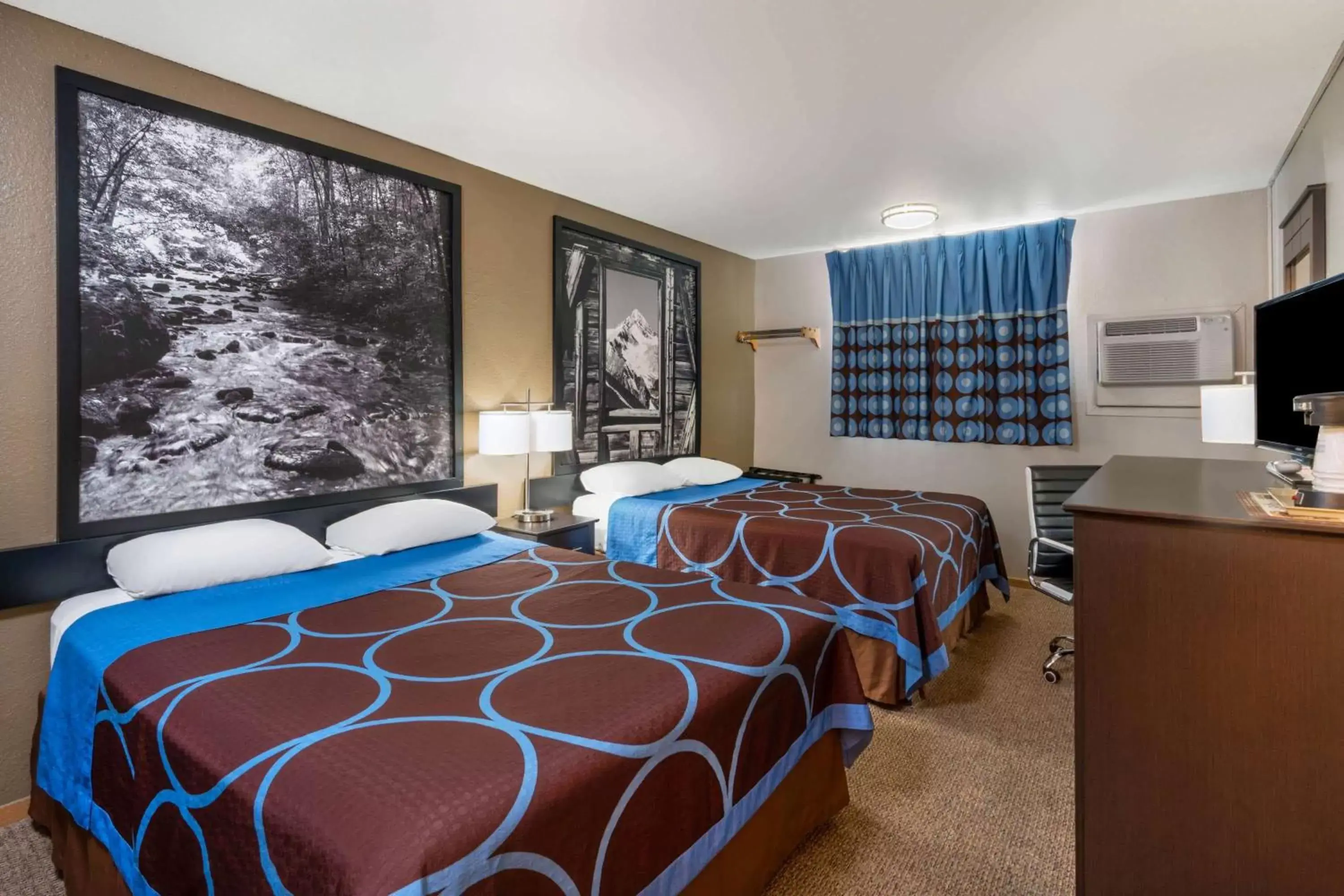 Photo of the whole room, Bed in Super 8 by Wyndham Cortez/Mesa Verde Area Photo of the whole room, Bed in Super 8 by Wyndham Cortez/Mesa Verde Area