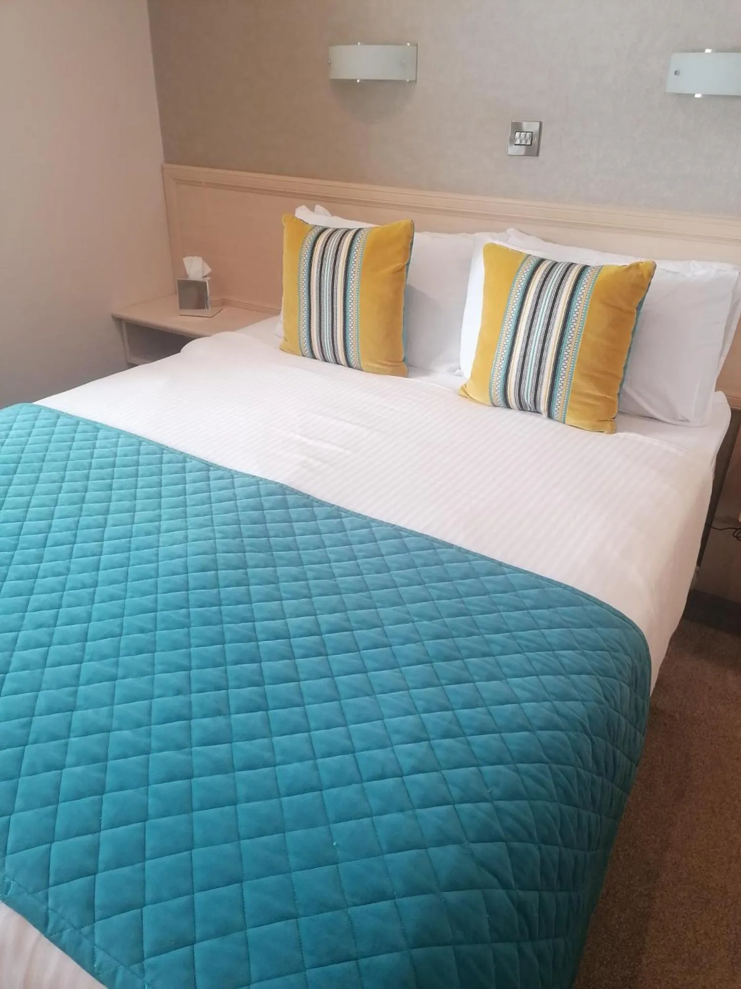 Bedroom, Bed in The Lodge Hotel