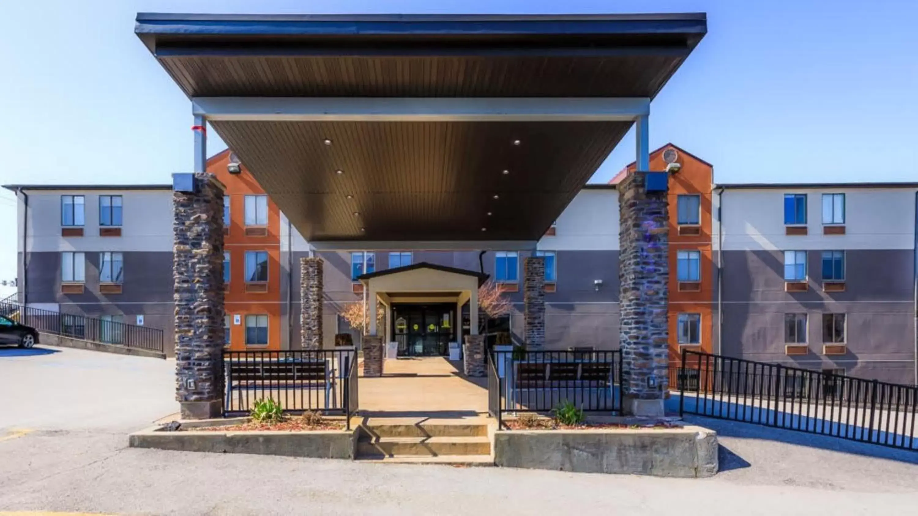 Property building in Holiday Inn Express Osage Beach - Lake of the Ozarks, an IHG Hotel