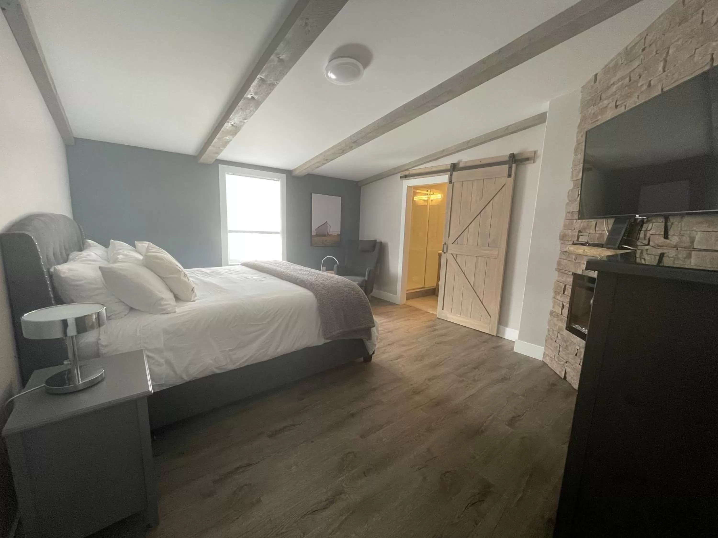 Bed in Bumblebee Bight Inn