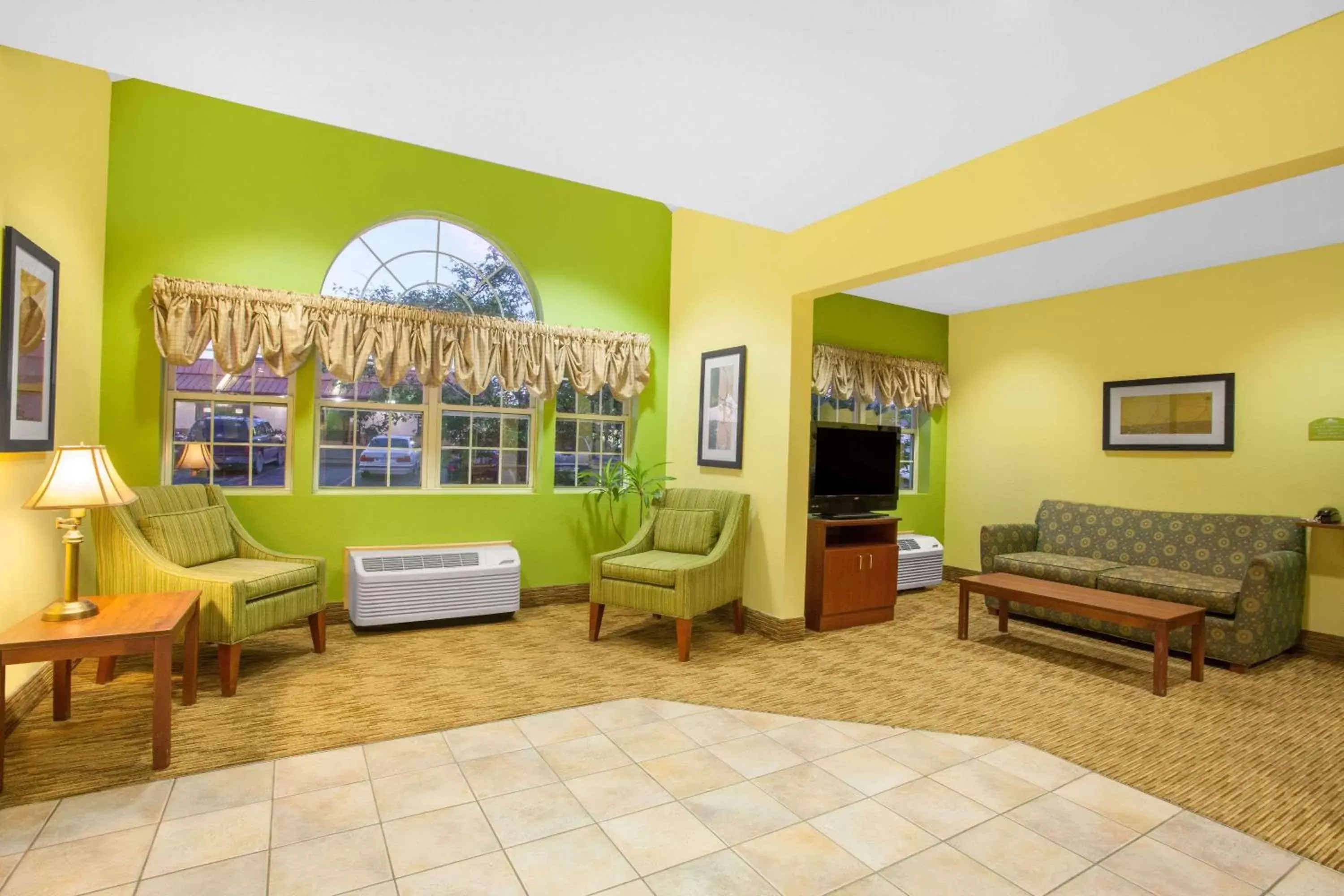 Lobby or reception, Seating Area in Microtel Inn & Suites Springville