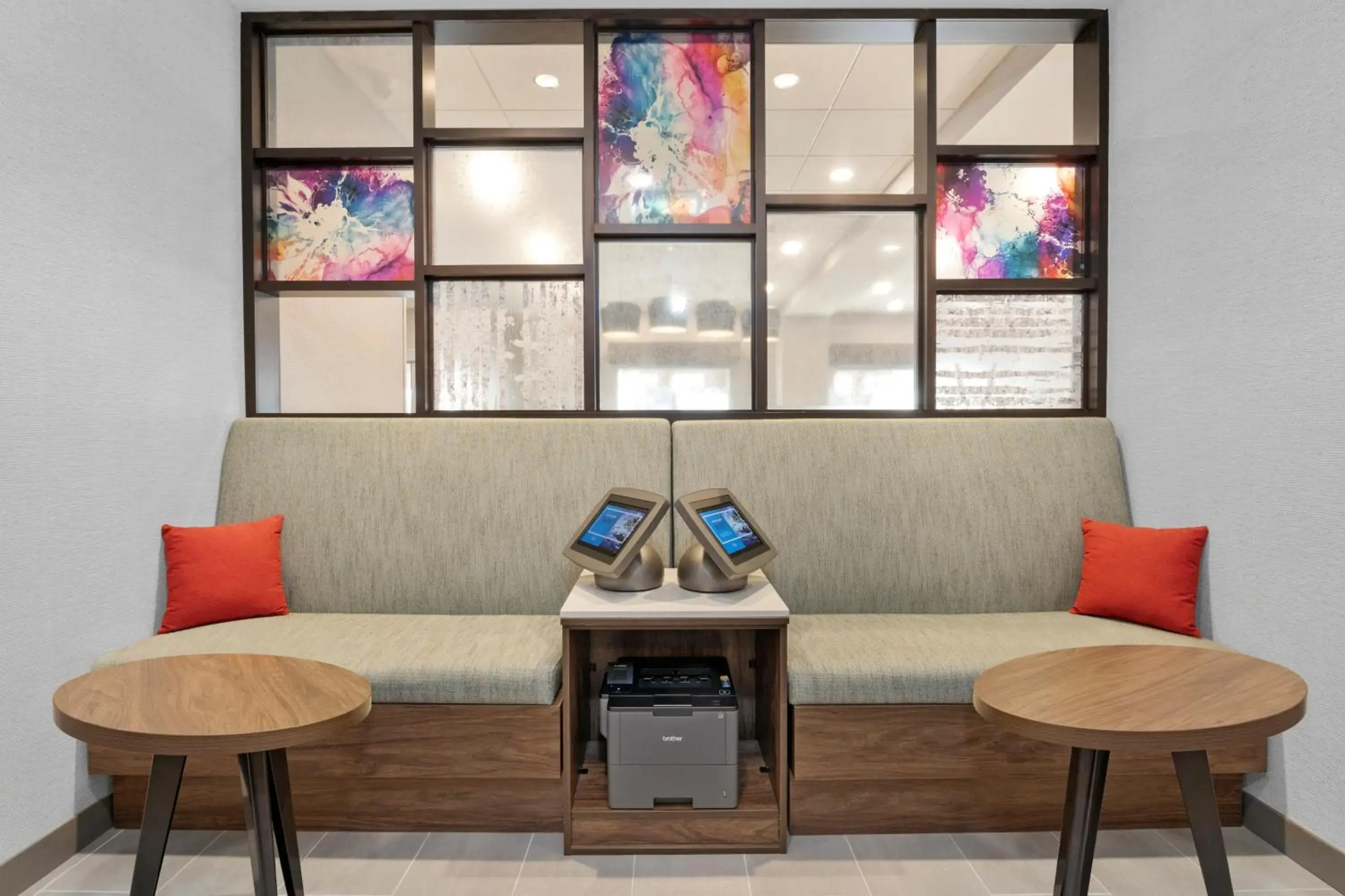 Business facilities, Seating Area in Hampton Inn By Hilton Cornwall