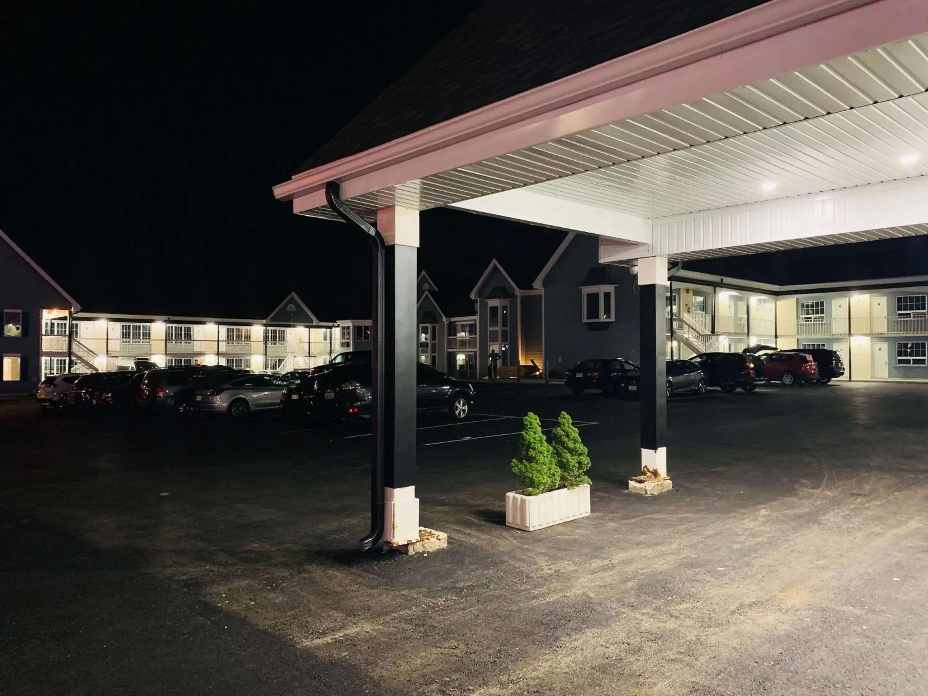 Parking in Falls Lodge & Suites