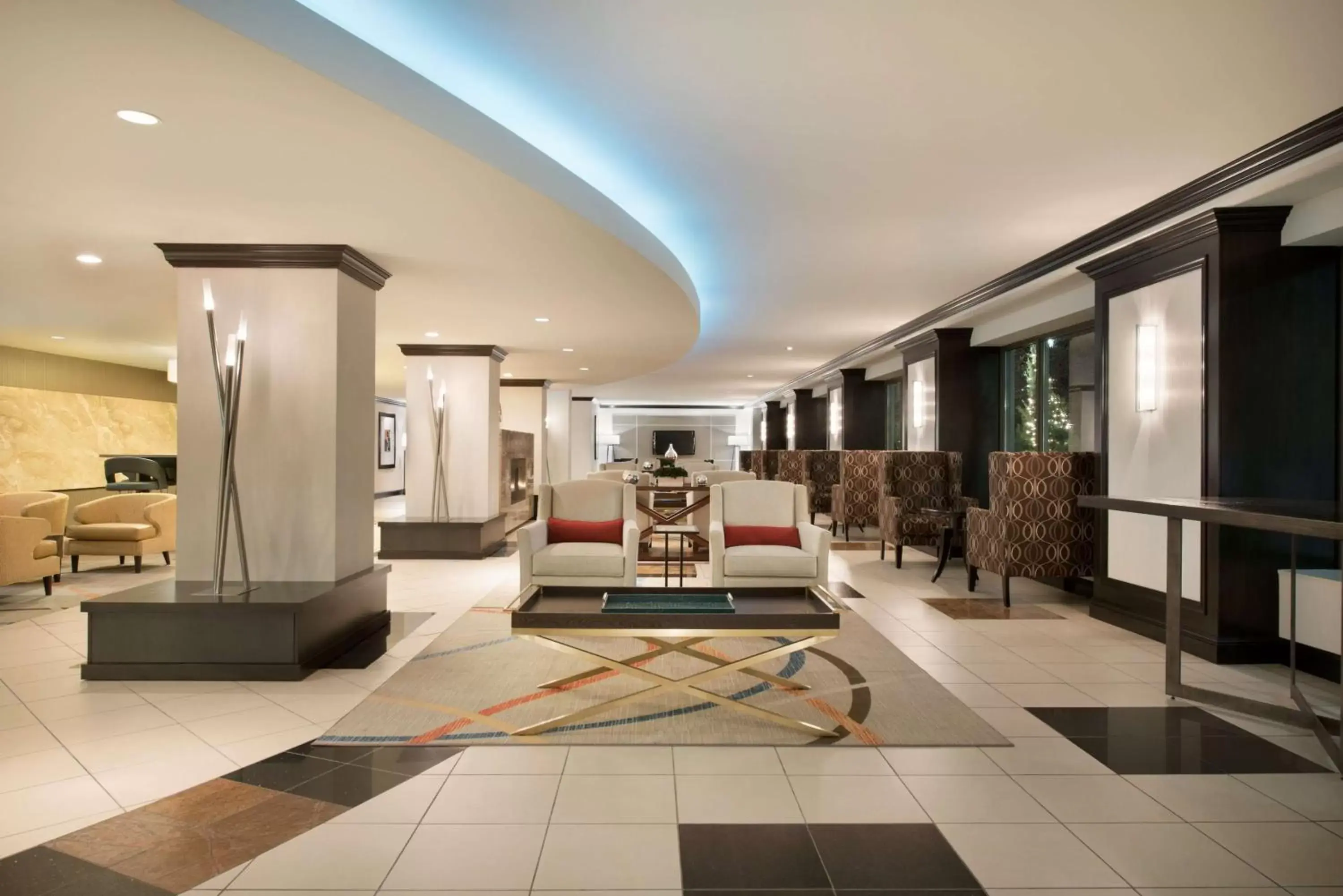 Lobby or reception in Hilton Orrington/Evanston