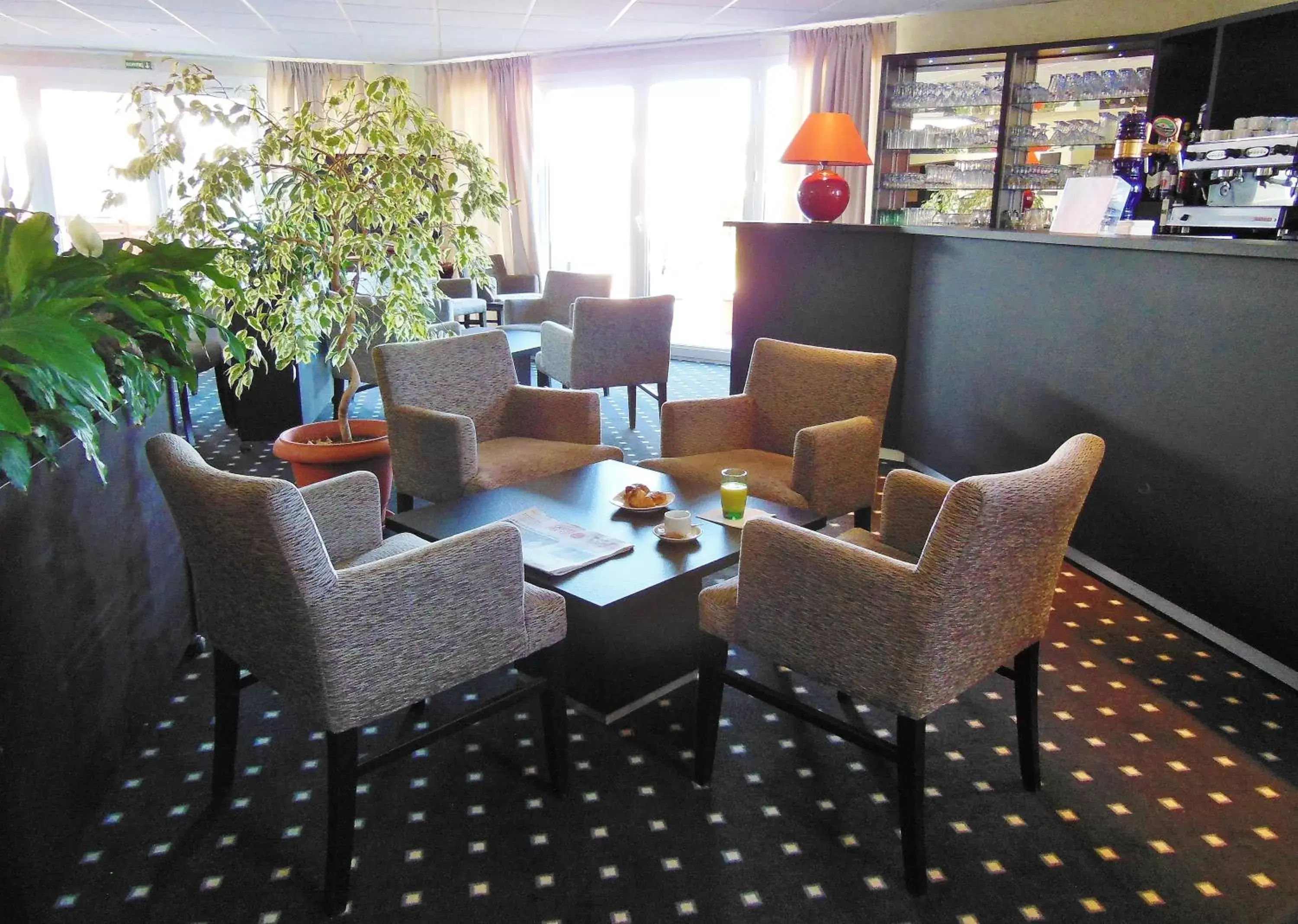 Lounge or bar, Lounge/Bar in The Originals City, Hotel Otelinn, Caen (Inter-Hotel)