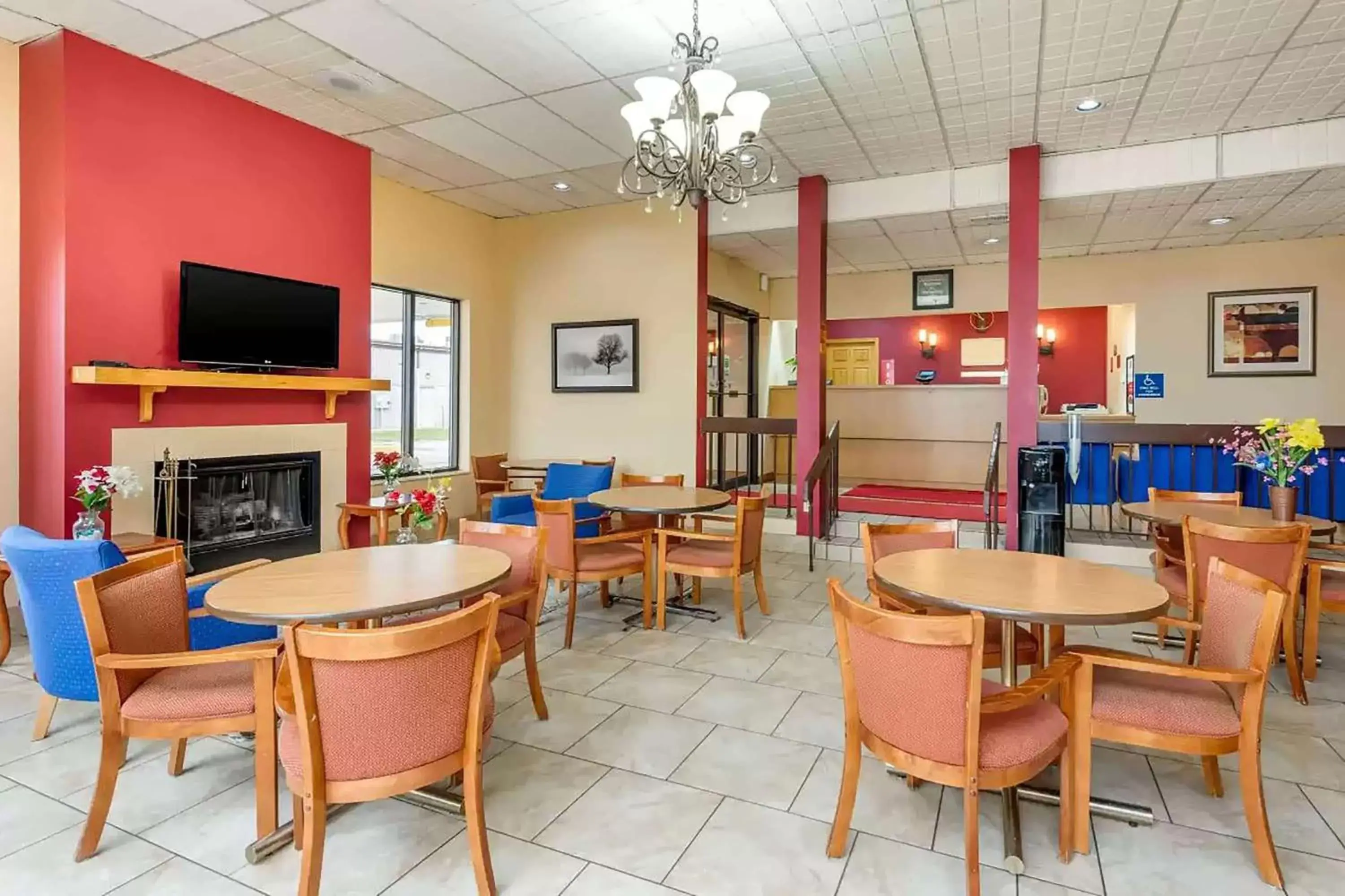 Restaurant/places to eat, Lounge/Bar in Days Inn by Wyndham Perrysburg Toledo