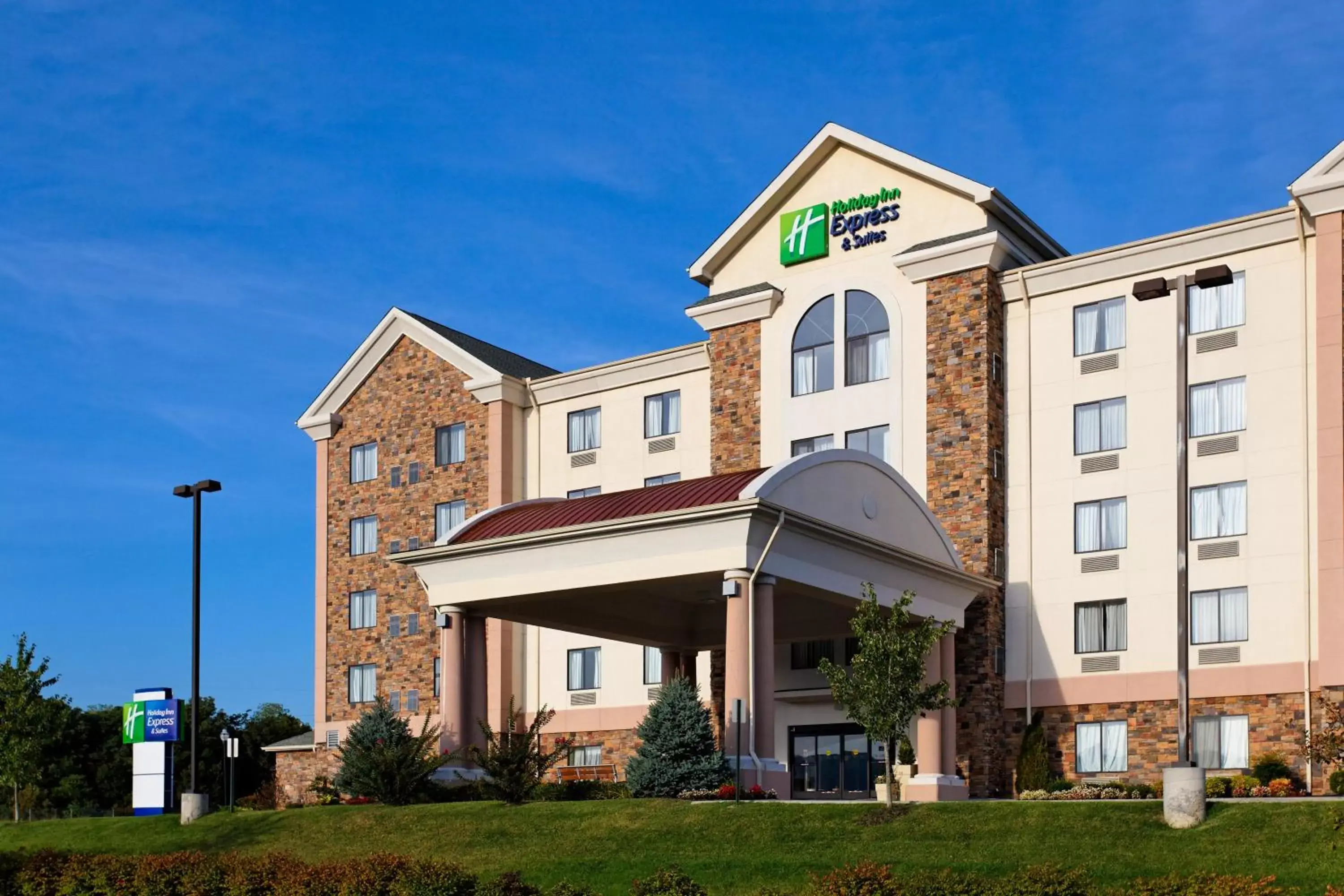 Property Building in Holiday Inn Express Hotel & Suites Kingsport-Meadowview I-26, an IHG Hotel