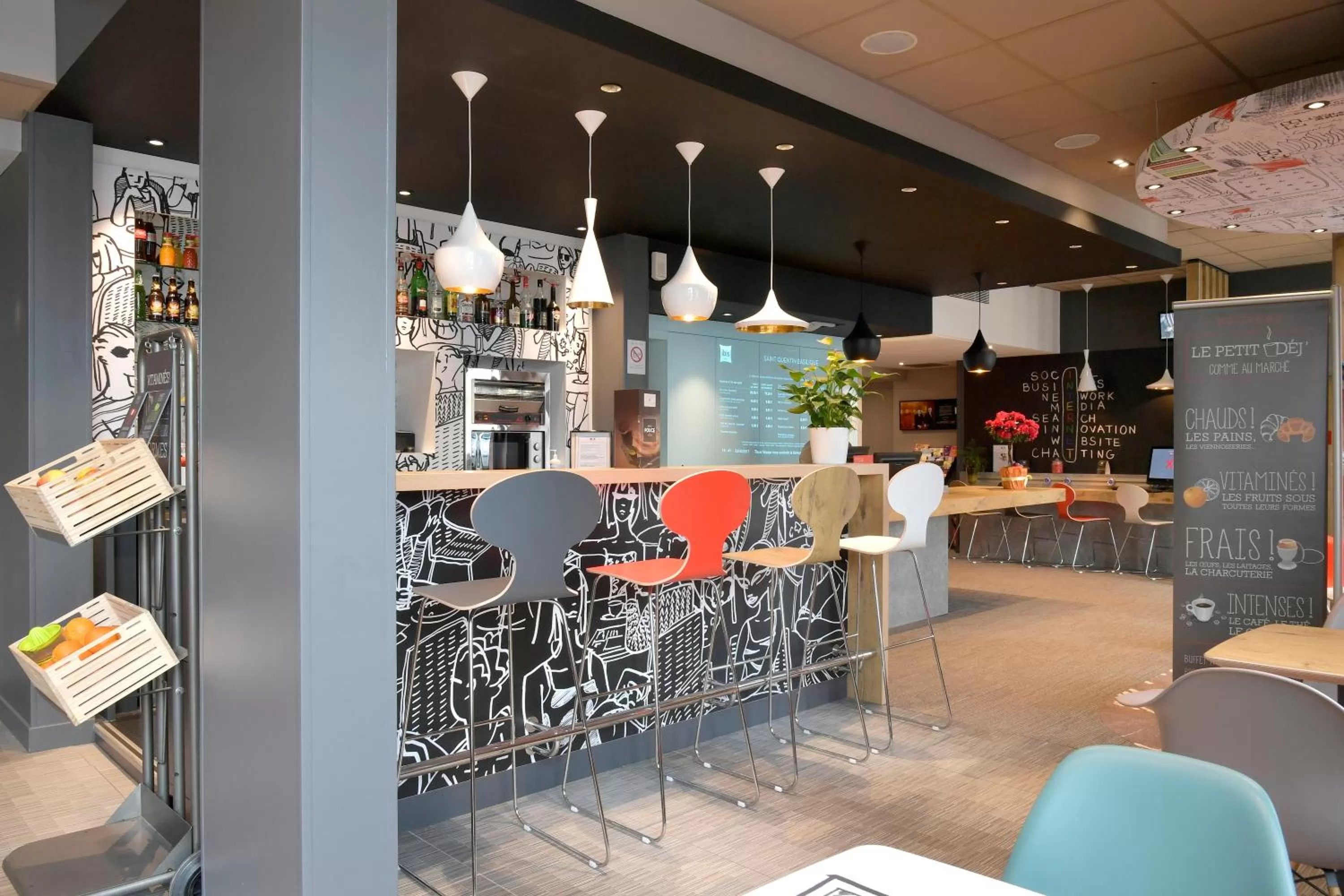 Living room in ibis Saint Quentin Basilique