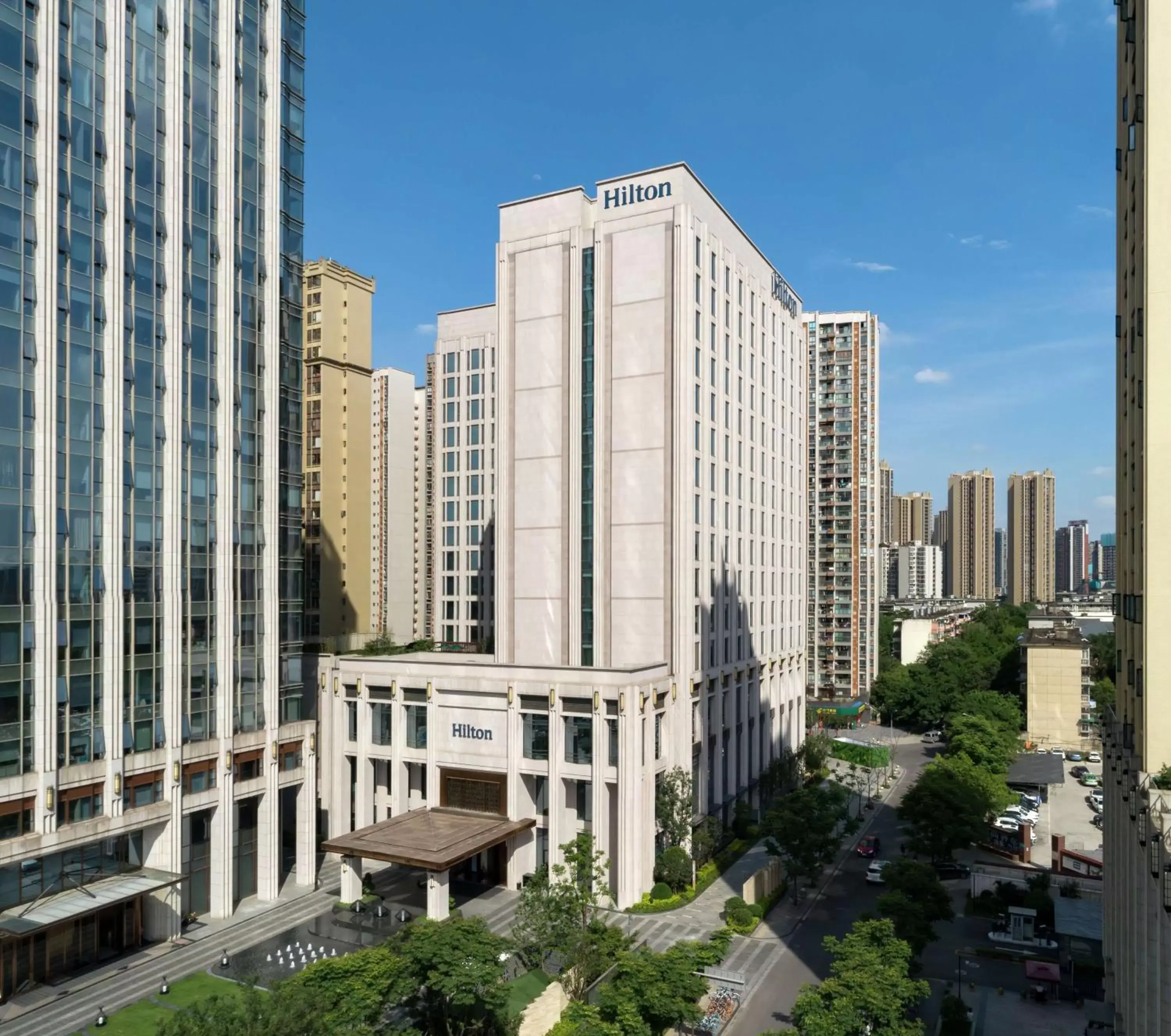 Property building in Hilton Chengdu Chenghua - Close to Panda Base and Chunxi Road Property building in Hilton Chengdu Chenghua - Close to Panda Base and Chunxi Road