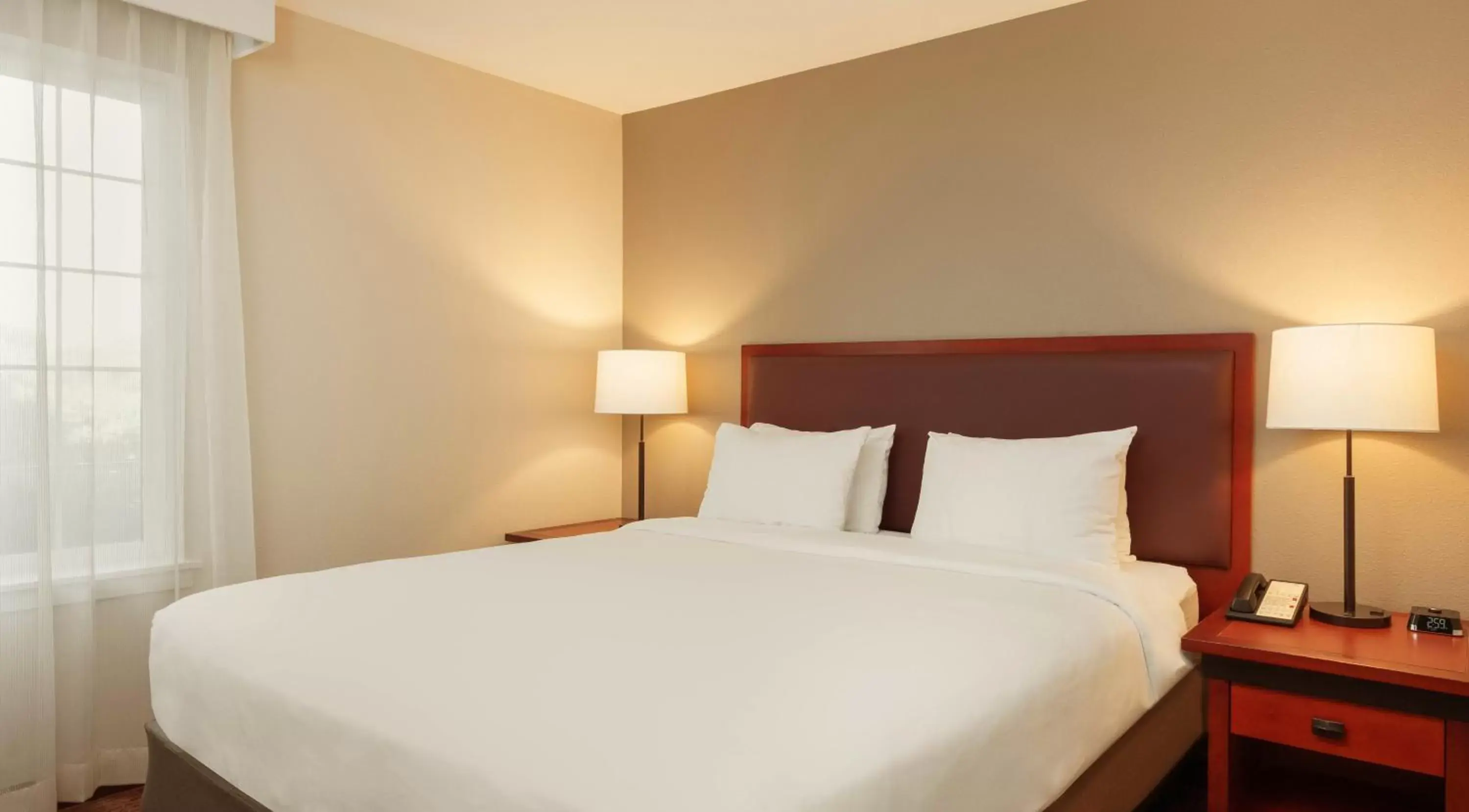 Bedroom, Bed in Larkspur Landing Sunnyvale-An All-Suite Hotel