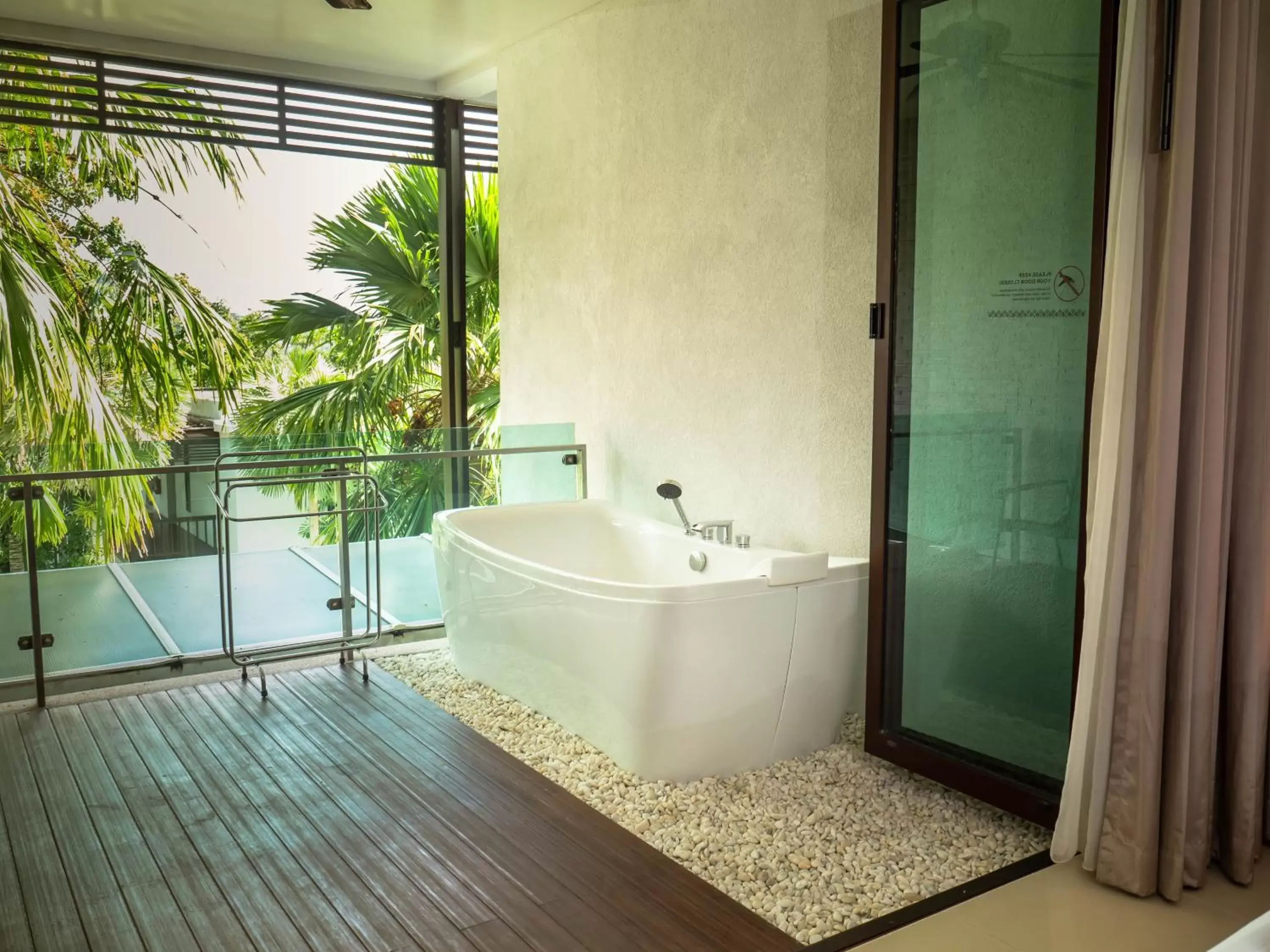 Bath, Bathroom in Wyndham Sea Pearl Resort, Phuket