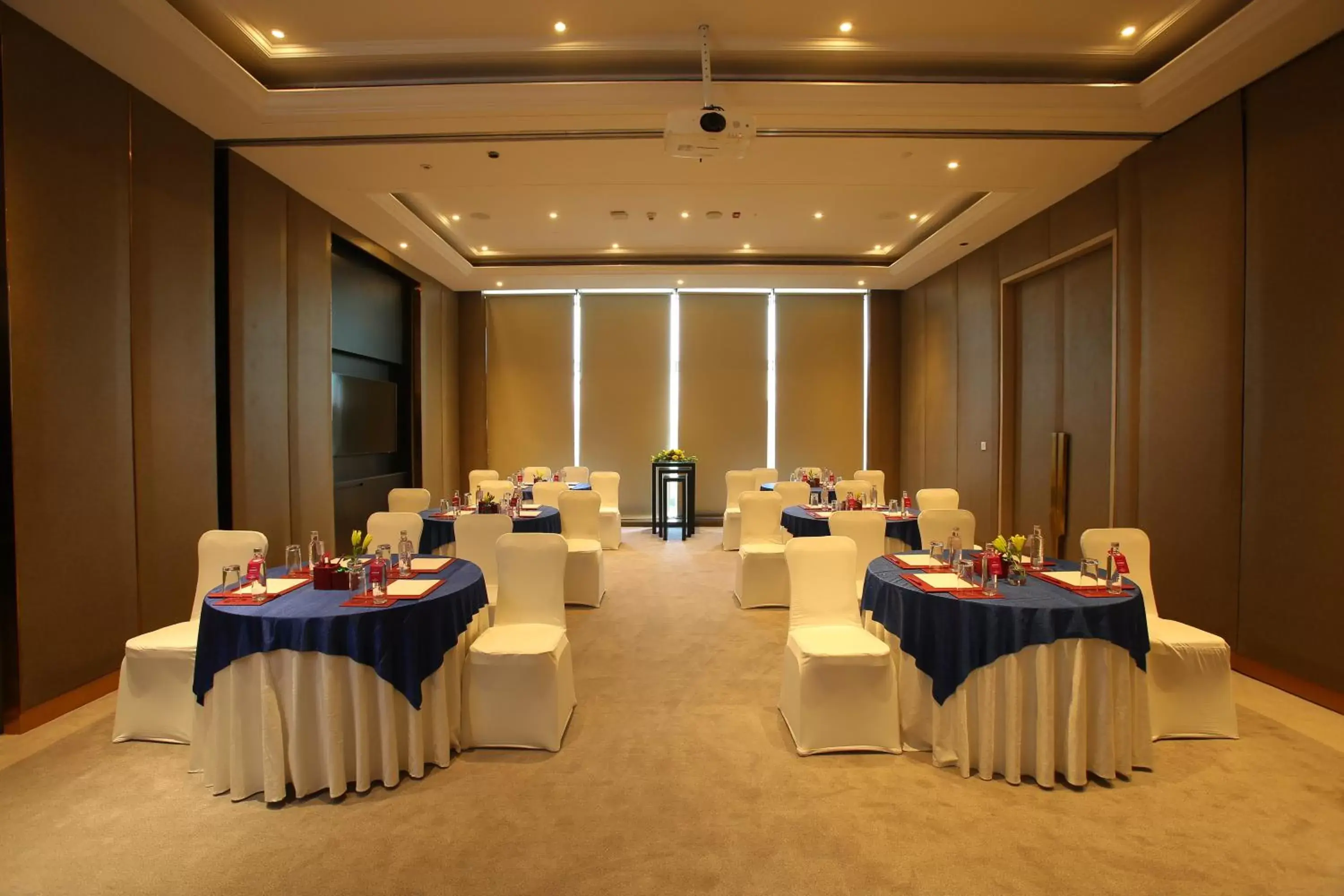 Meeting/conference room in Crowne Plaza New Delhi Mayur Vihar Noida