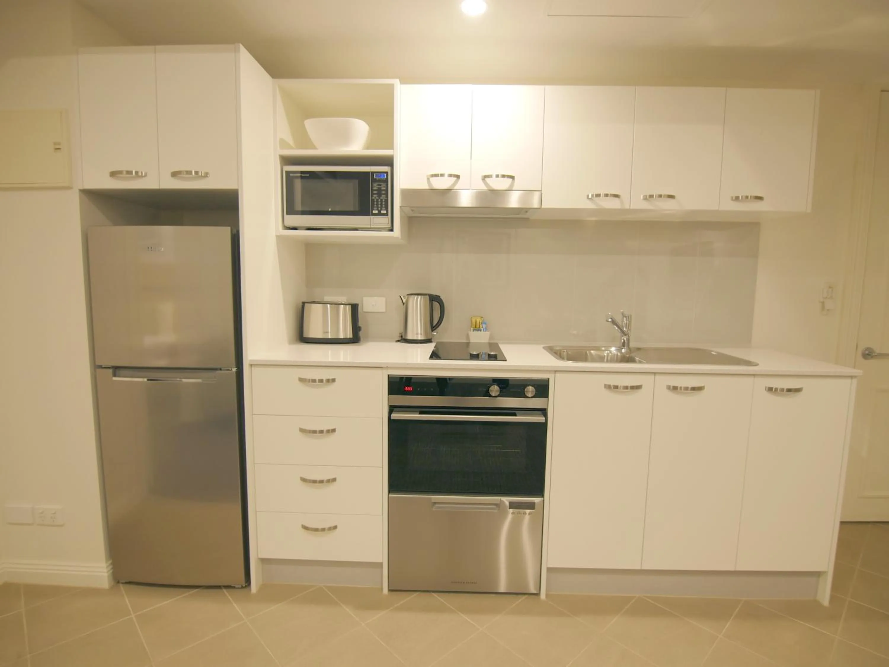 Kitchen or kitchenette, Kitchen/Kitchenette in Quality Apartments Adelaide Central