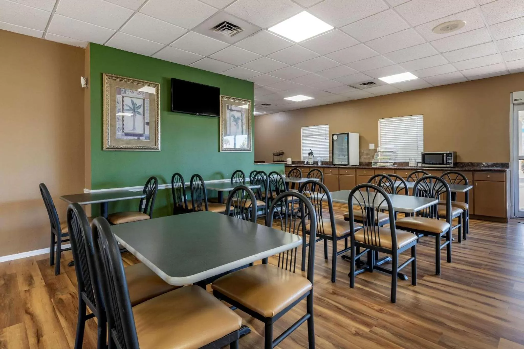 Restaurant/places to eat in Quality Inn Kennedy Space Center