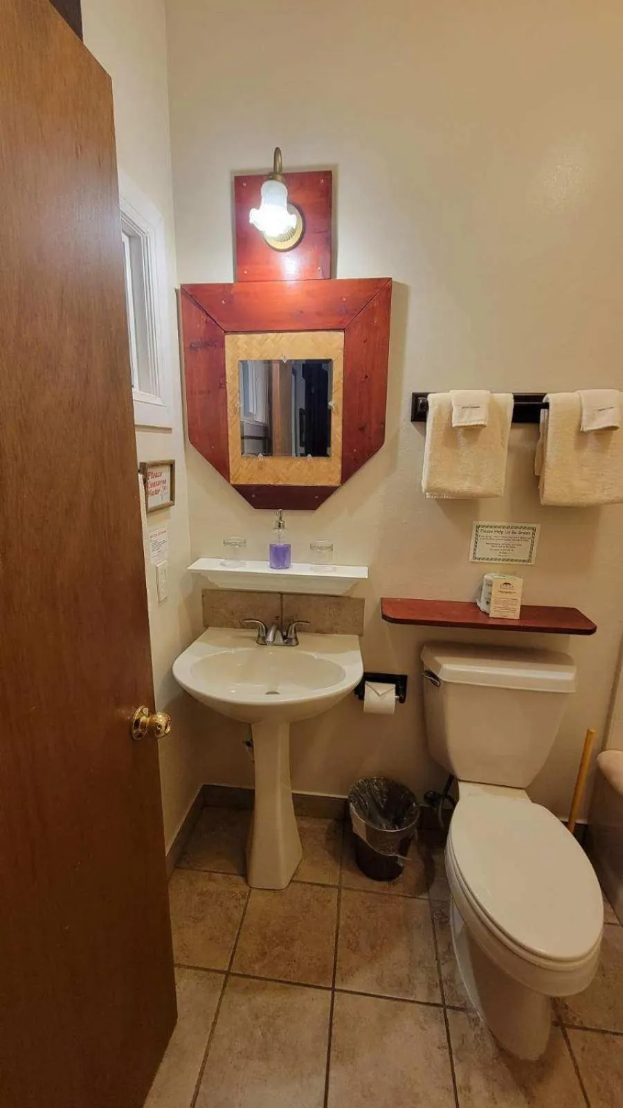 Bathroom in Lokahi Lodge