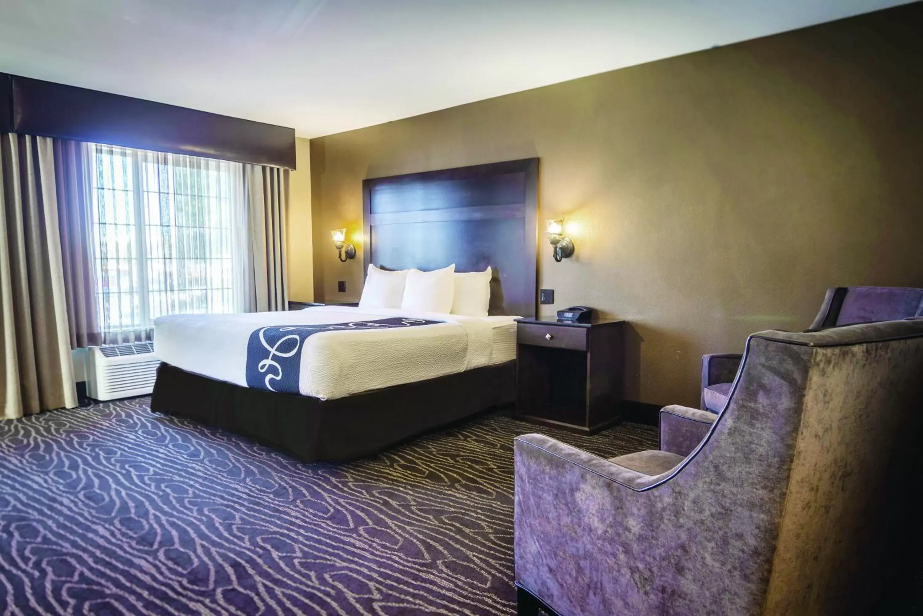 Photo of the whole room, Bed in La Quinta by Wyndham Eugene Photo of the whole room, Bed in La Quinta by Wyndham Eugene