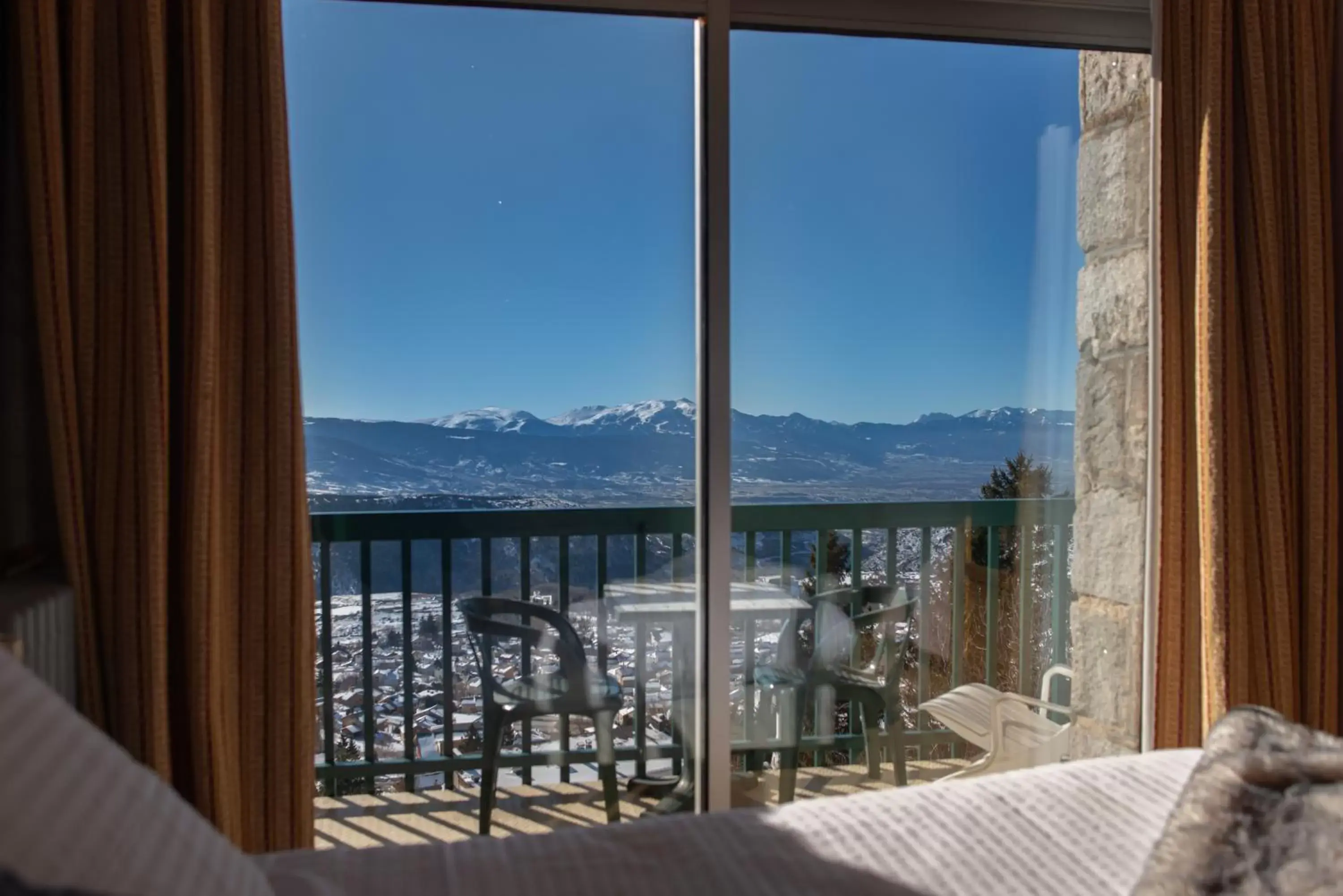 Bedroom in Hotel des Pyrénées