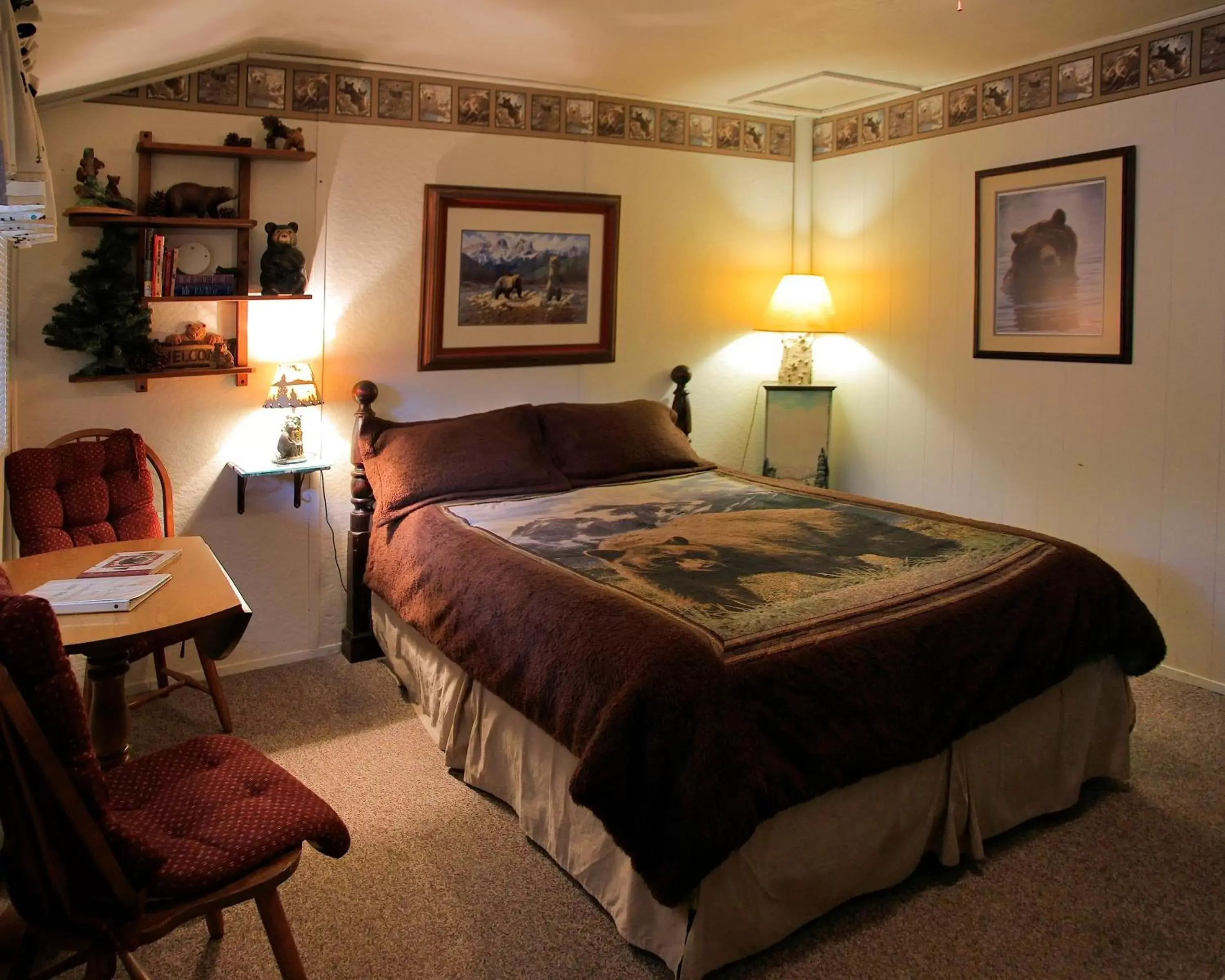 Bed in Silver Pines Lodge