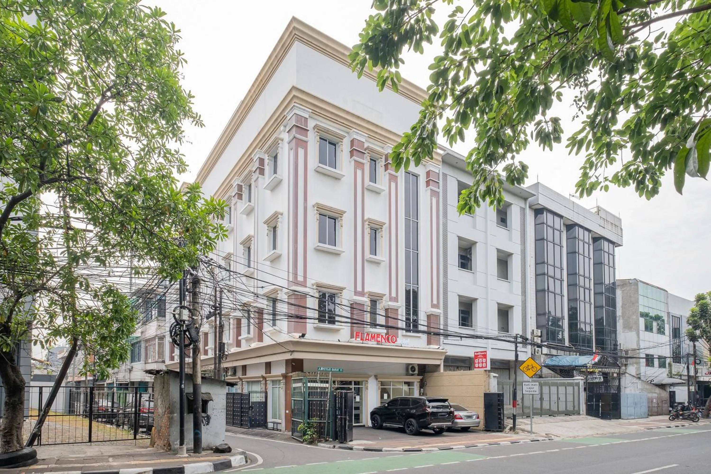 Property building in RedDoorz Plus @ Cideng Barat