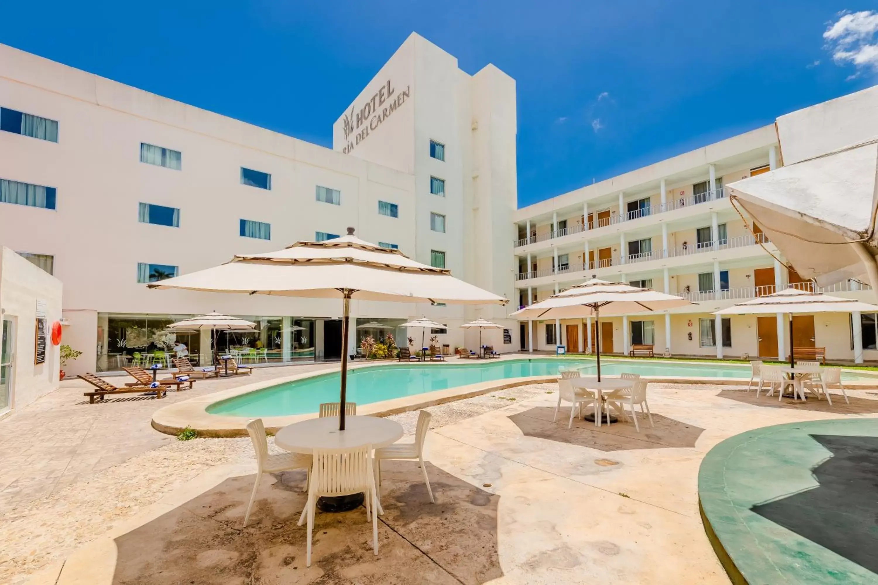 Swimming Pool in Hotel Maria del Carmen