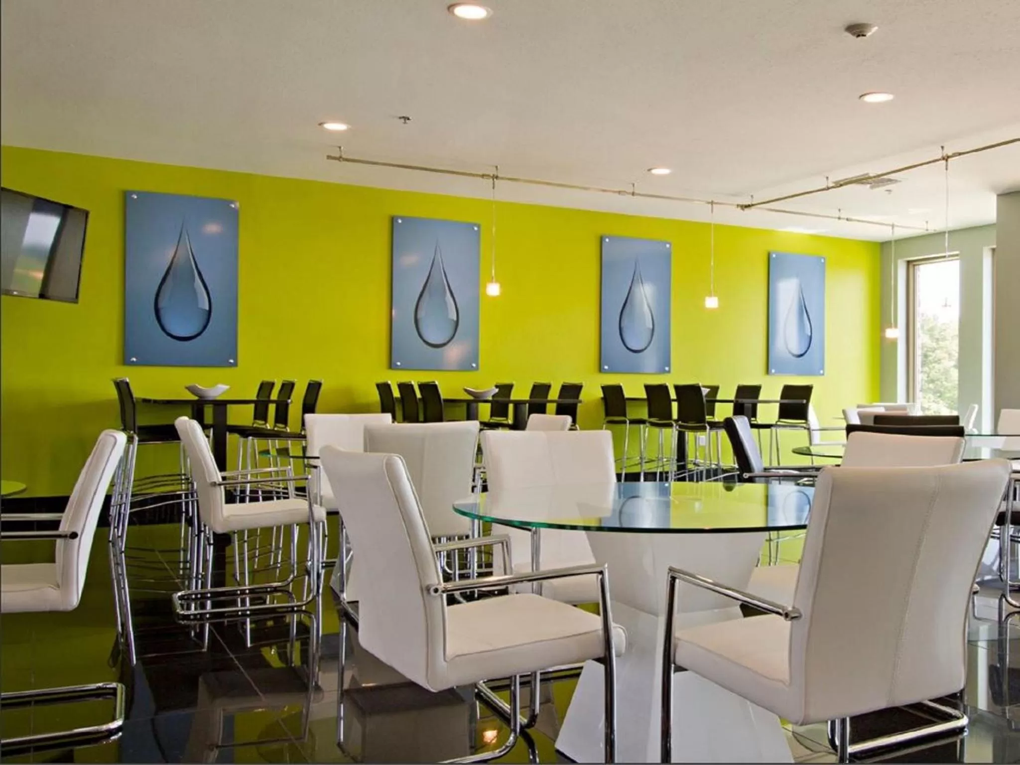 Lounge or bar in The Wallhouse Hotel, an Ascend Collection Hotel