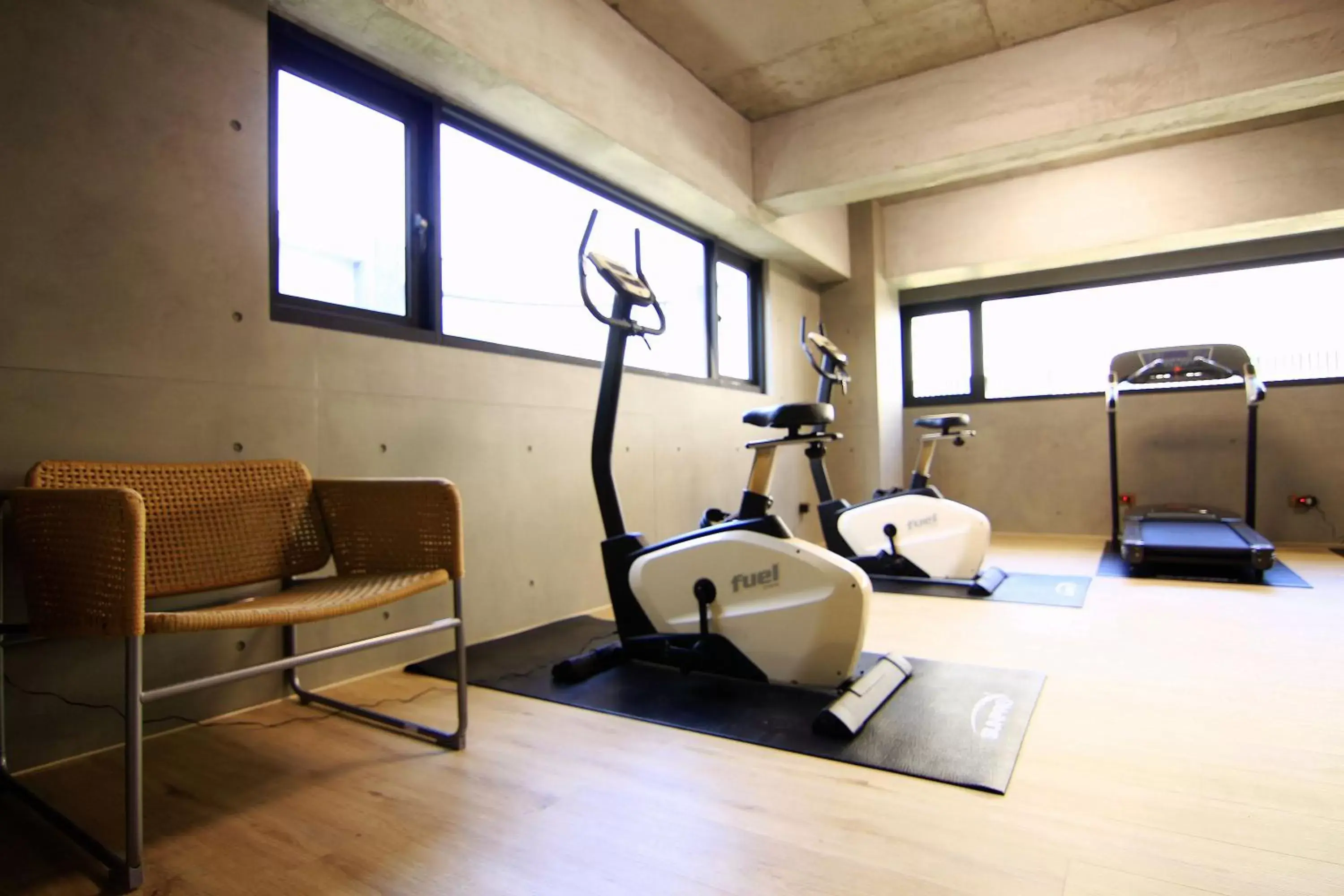 Fitness centre/facilities, Bathroom in Hotel R14