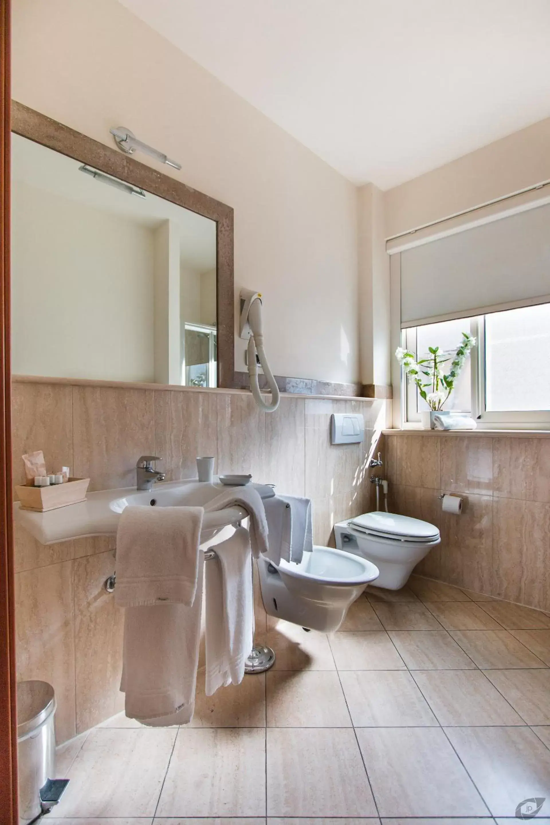 Bathroom in Verdeluna ApartHotel