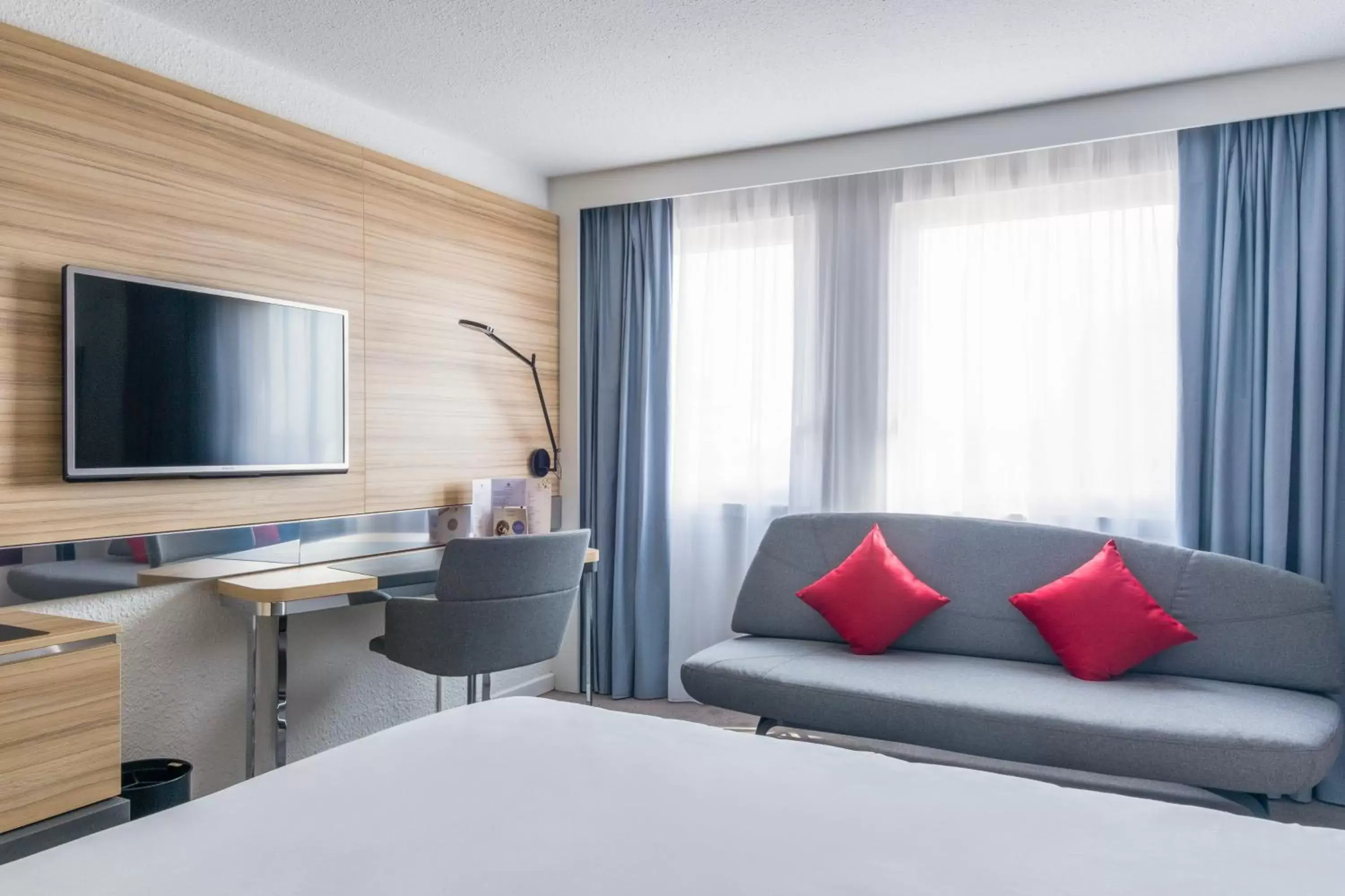 Bedroom, Seating Area in Novotel Strasbourg Centre Halles