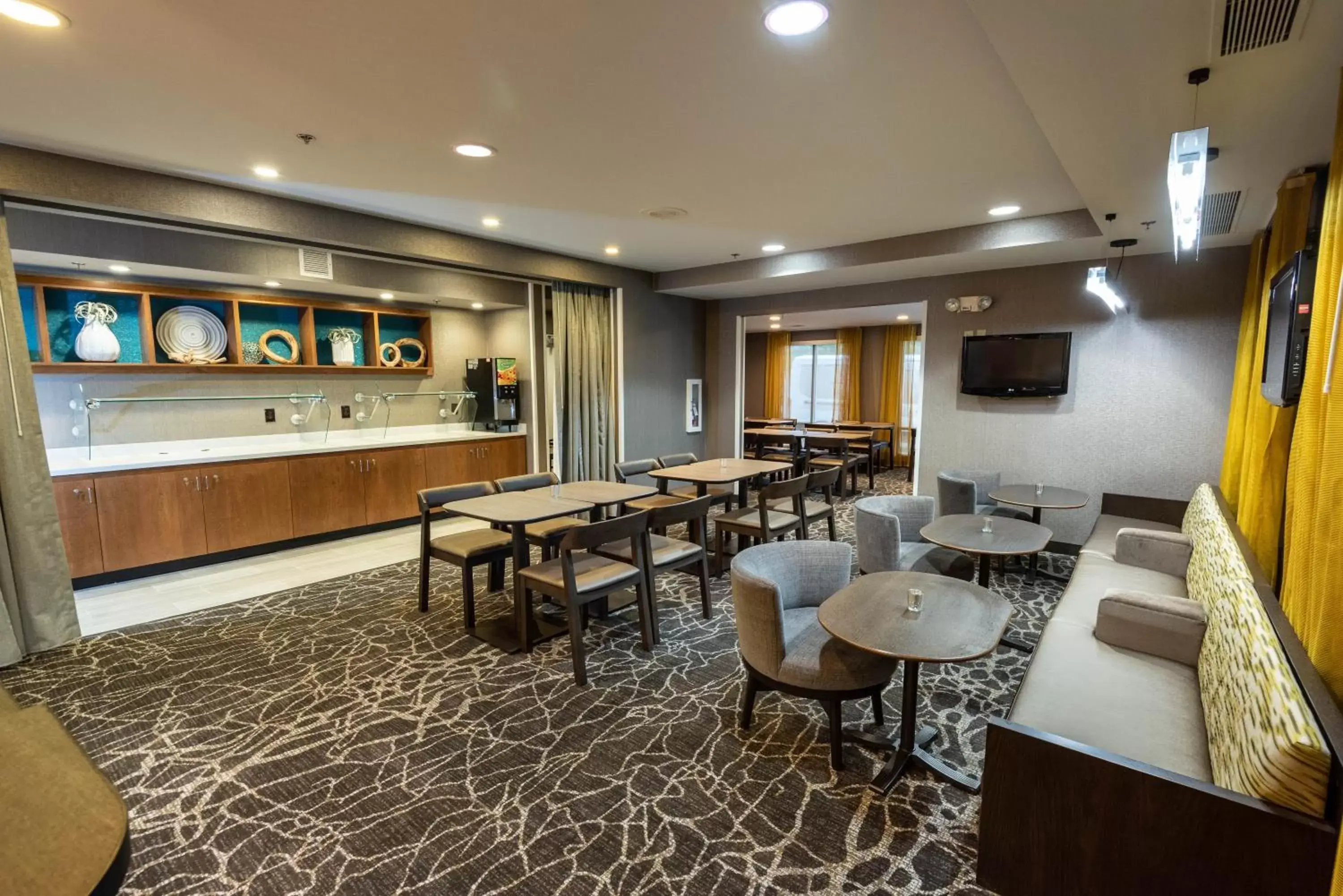 Breakfast, Lounge/Bar in SpringHill Suites Columbus Airport Gahanna