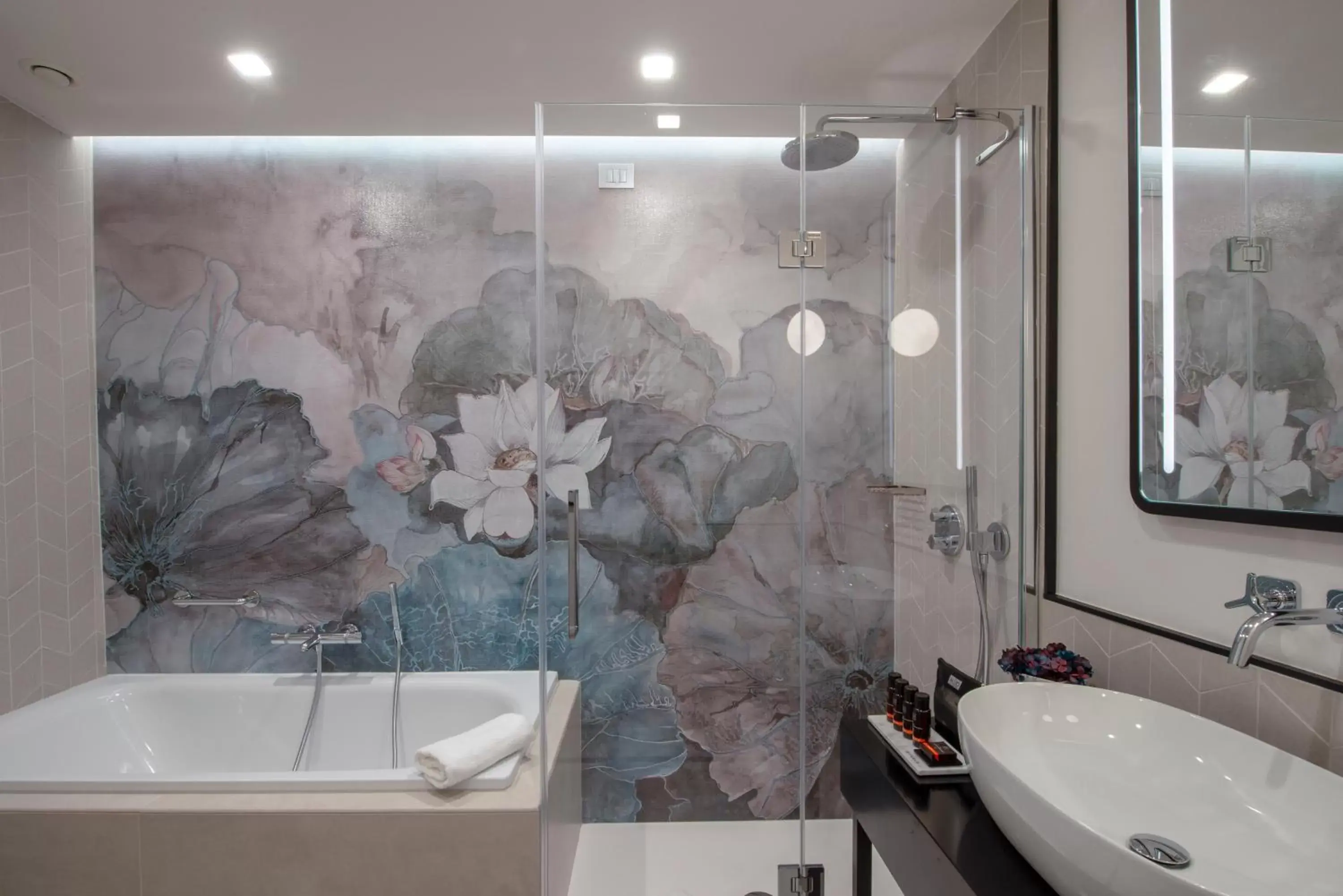 Bathroom in H10 Palazzo Canova
